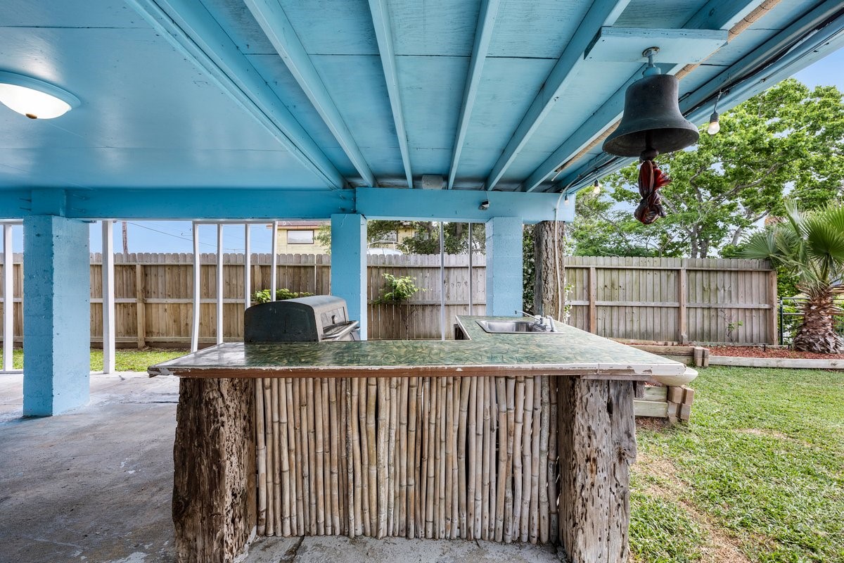 Outdoor bar & BBQ station
