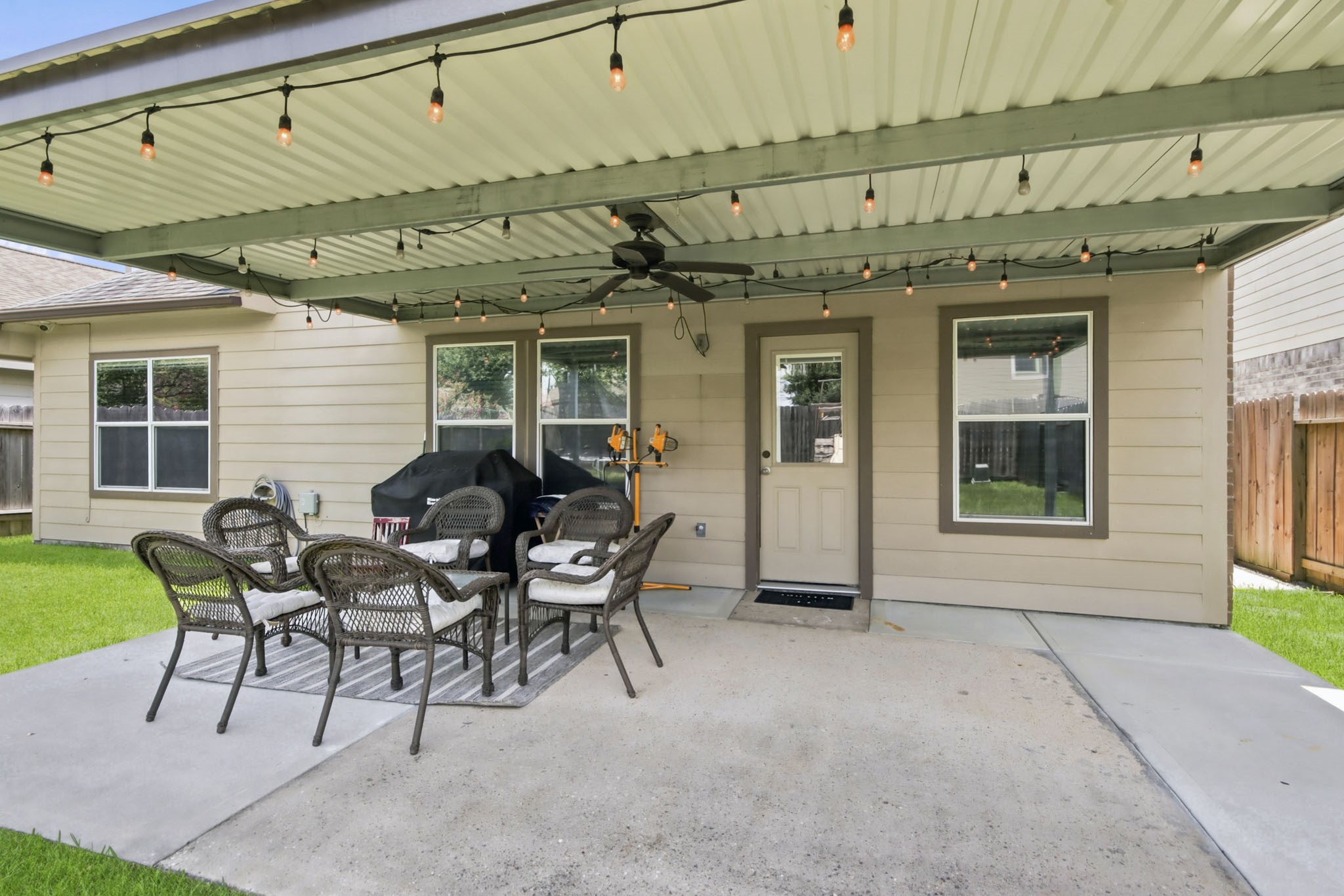 25450 Barmby Drive, Tomball, TX 77375 25450 Barmby Drive, Tomball, TX 77375