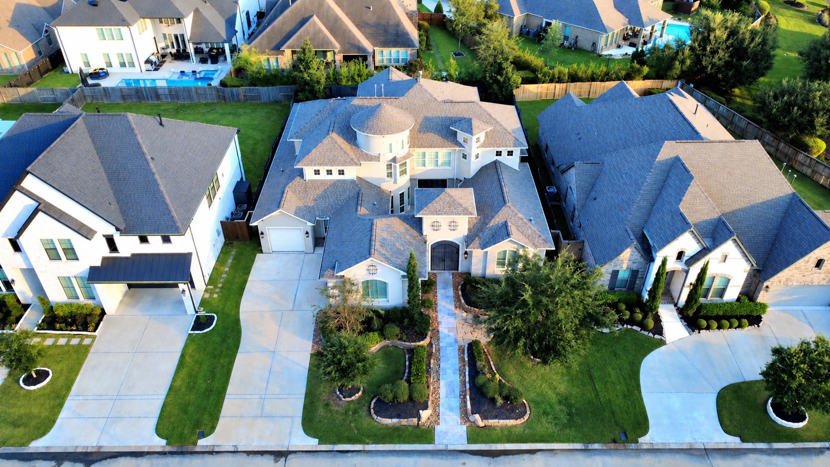 Stunning 5-bedroom, 4-bathroom home offering 5,142 sq. ft. of living space on a 10,800 sq. ft. lot. Featuring a split 3-car garage, private pool and spa, outdoor kitchen, and beautifully landscaped grounds in the prestigious gated community of Bridlecreek.