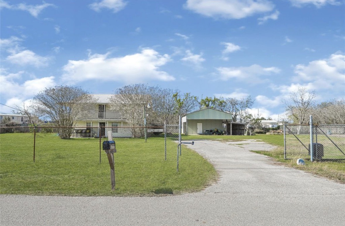 610 12th Street, Dickinson, TX 77539 610 12th Street, Dickinson, TX 77539