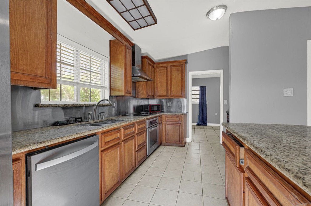 610 12th Street, Dickinson, TX 77539