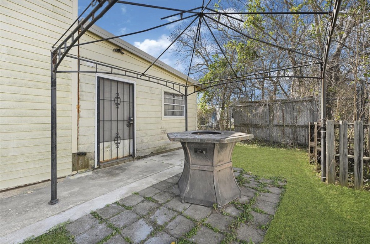 610 12th Street, Dickinson, TX 77539