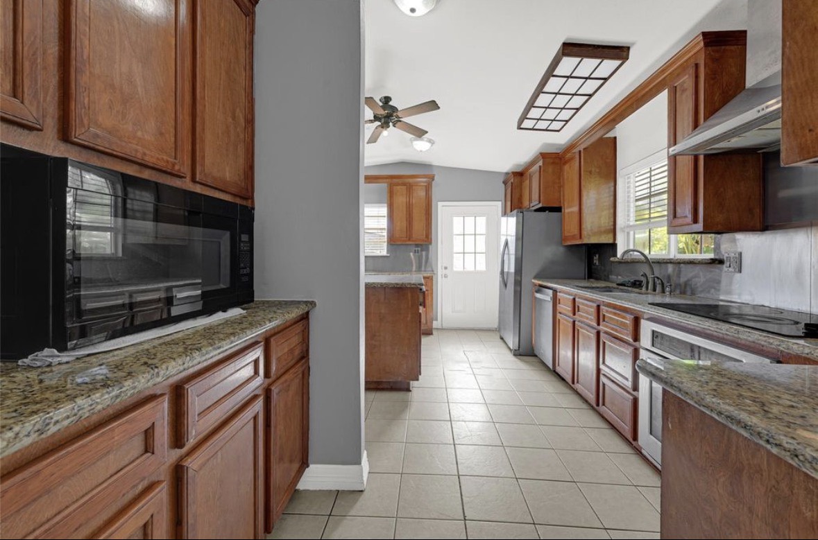 610 12th Street, Dickinson, TX 77539