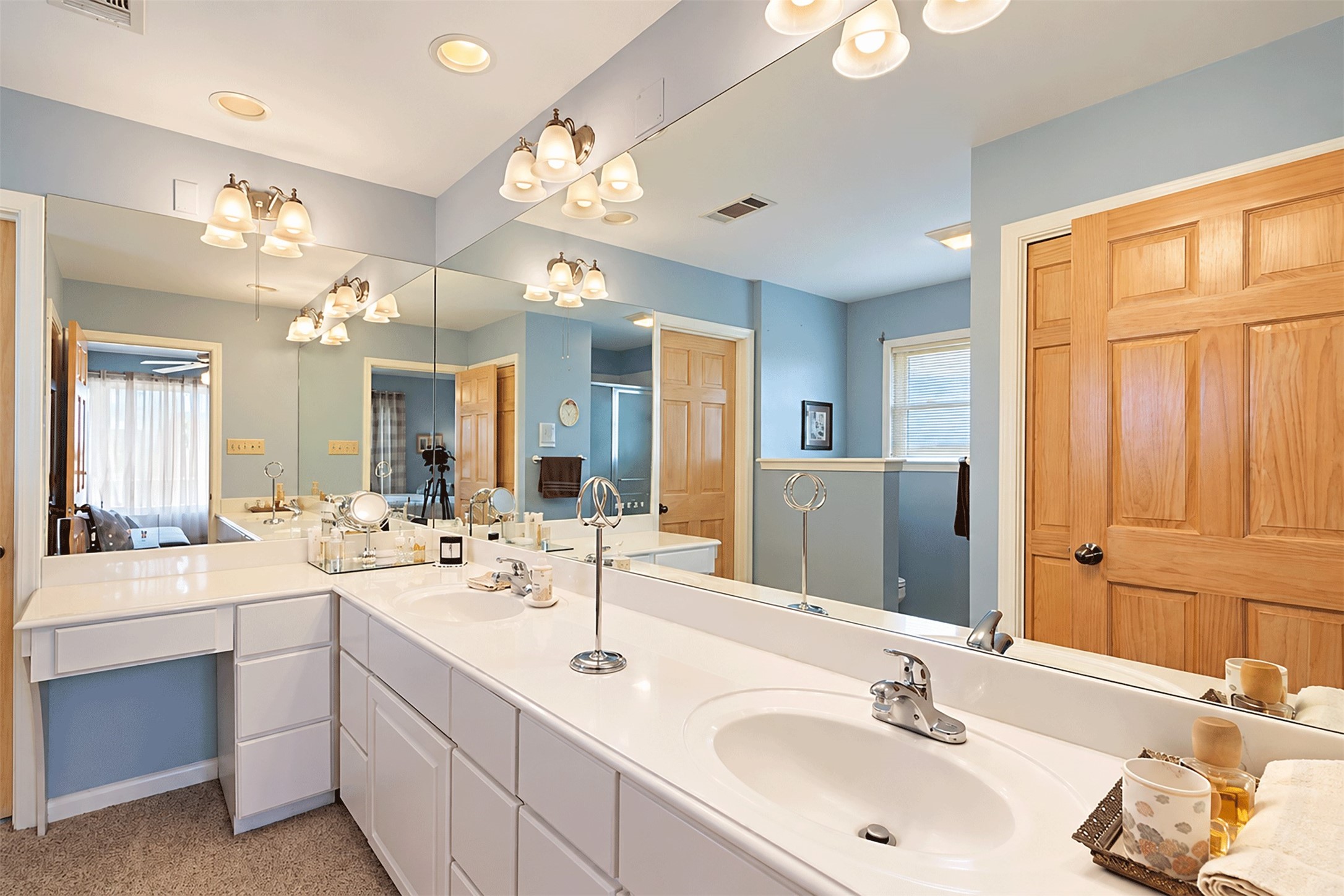 Primary bath with dual sinks and a built-in makeup vanity.