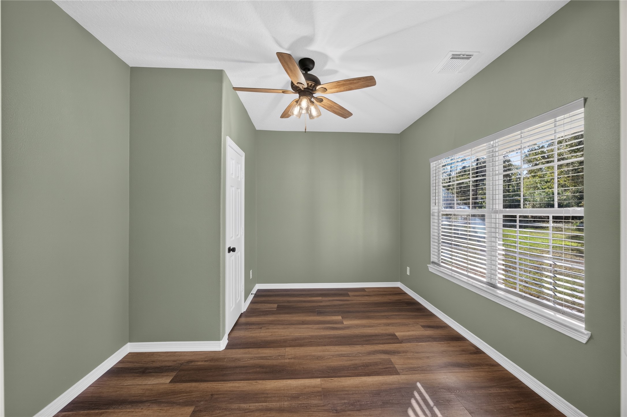 19002 Jennifer Lane, Cleveland, TX 77328