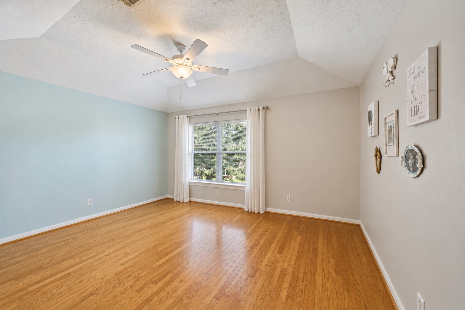 Rear bedroom with walk in closet