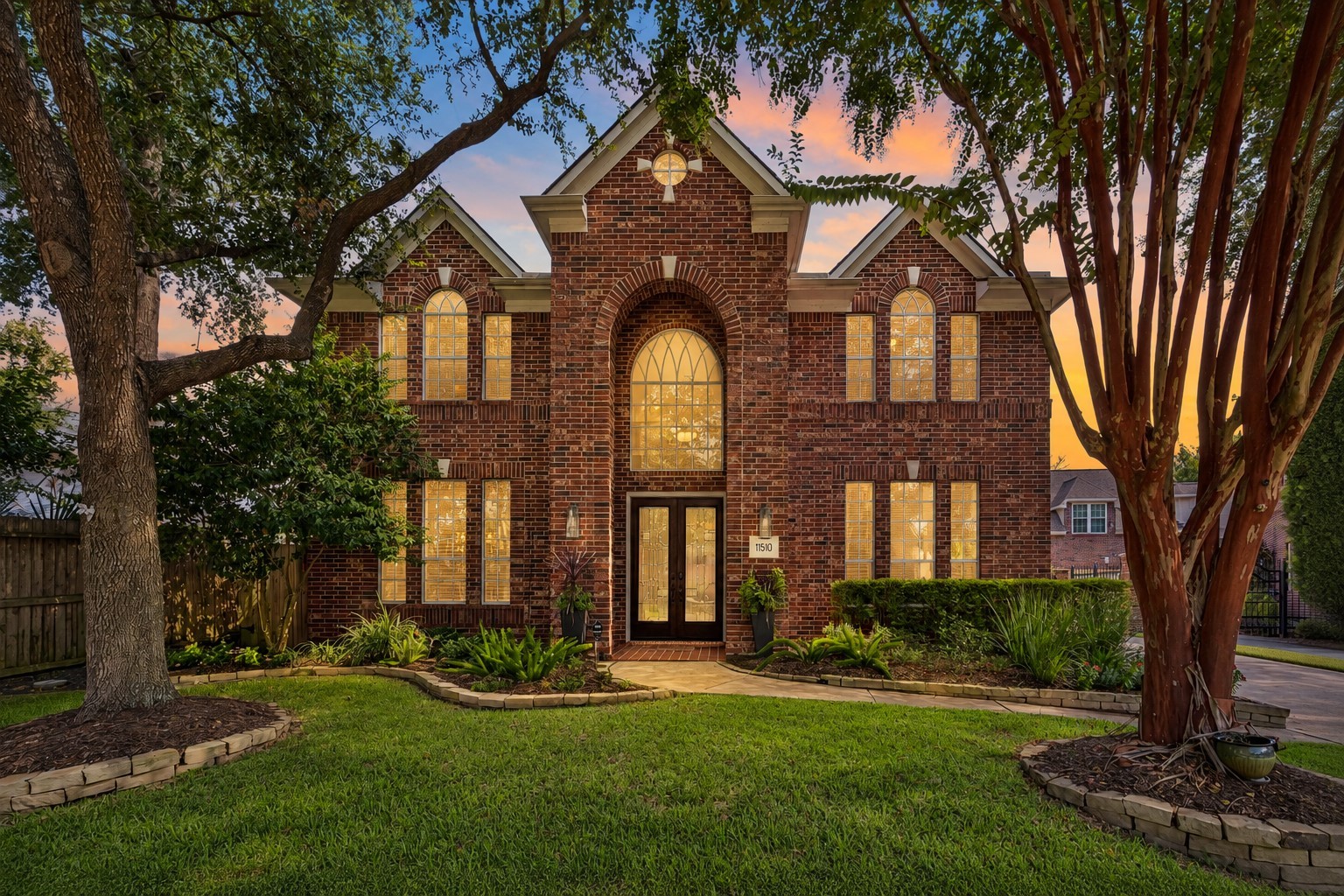 Welcome to Lakewood Grove, 5-6 bedroom home on an idyllic cul-de-sac Welcome to Lakewood Grove, 5-6 bedroom home on an idyllic cul-de-sac