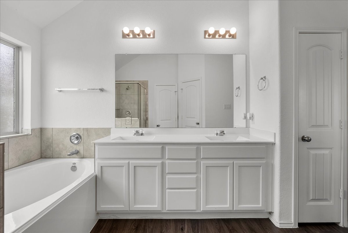 630 Harbor Colony Lane, La Marque, TX 77568