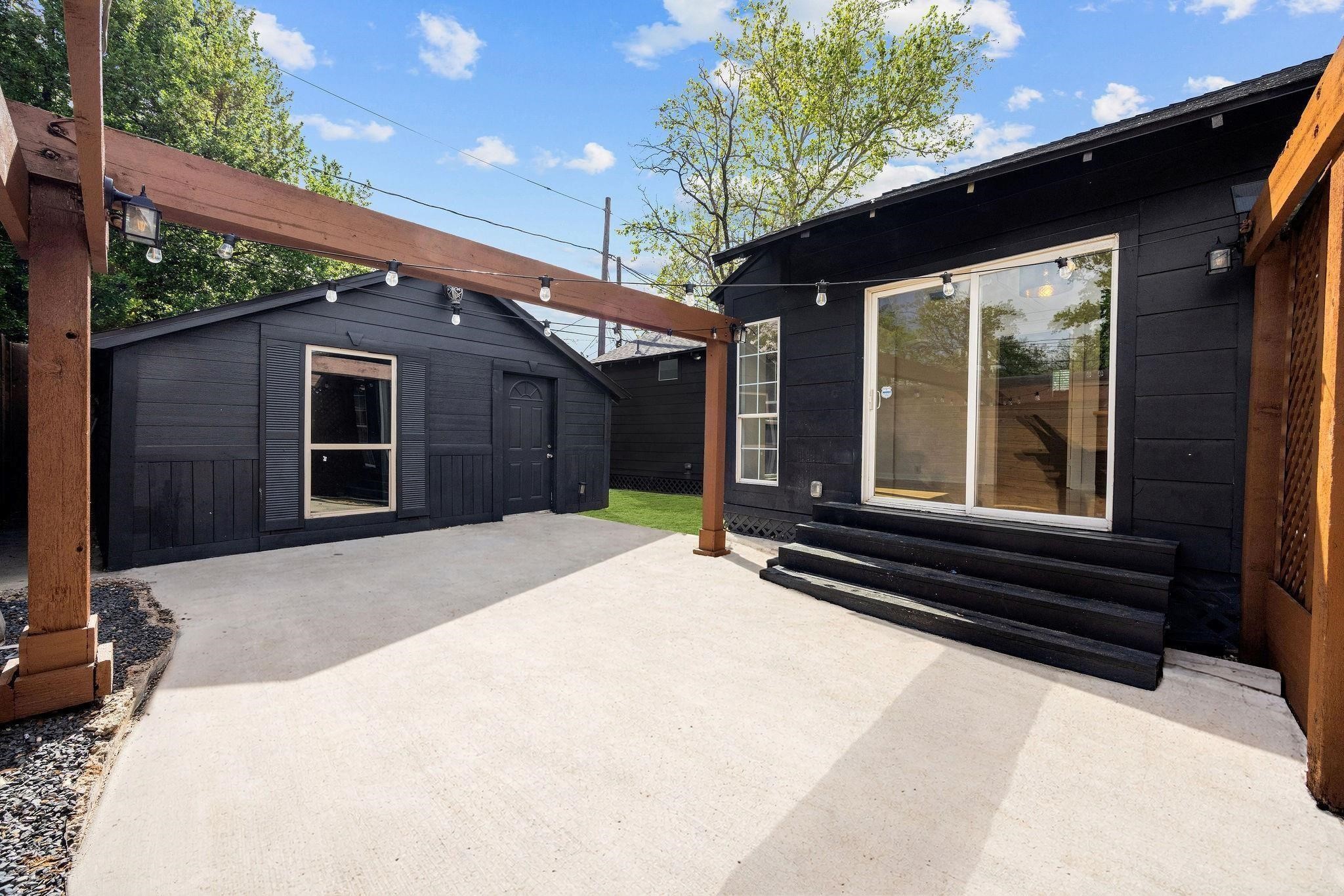 1310 Walton Street, Houston, TX 77009