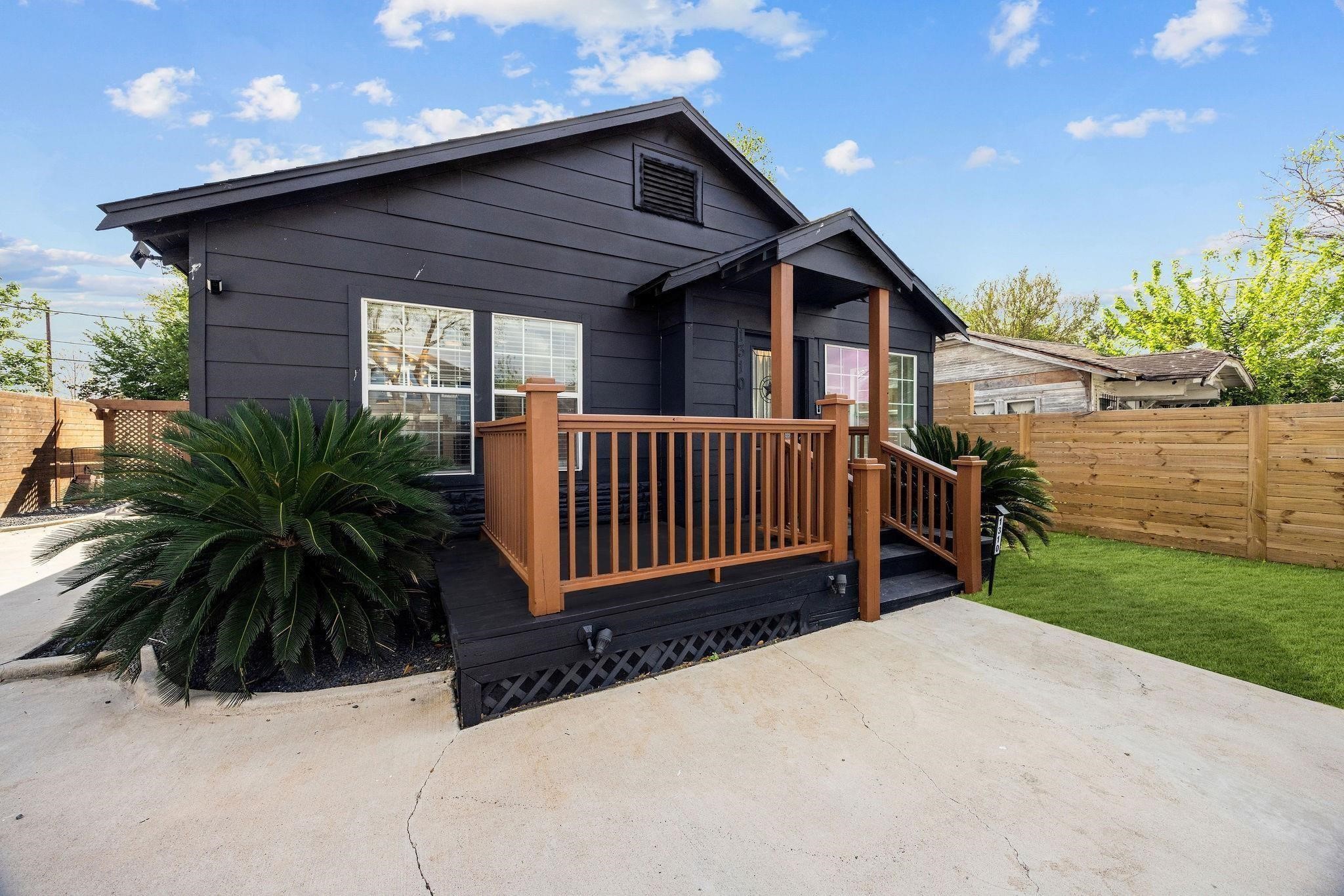 1310 Walton Street, Houston, TX 77009
