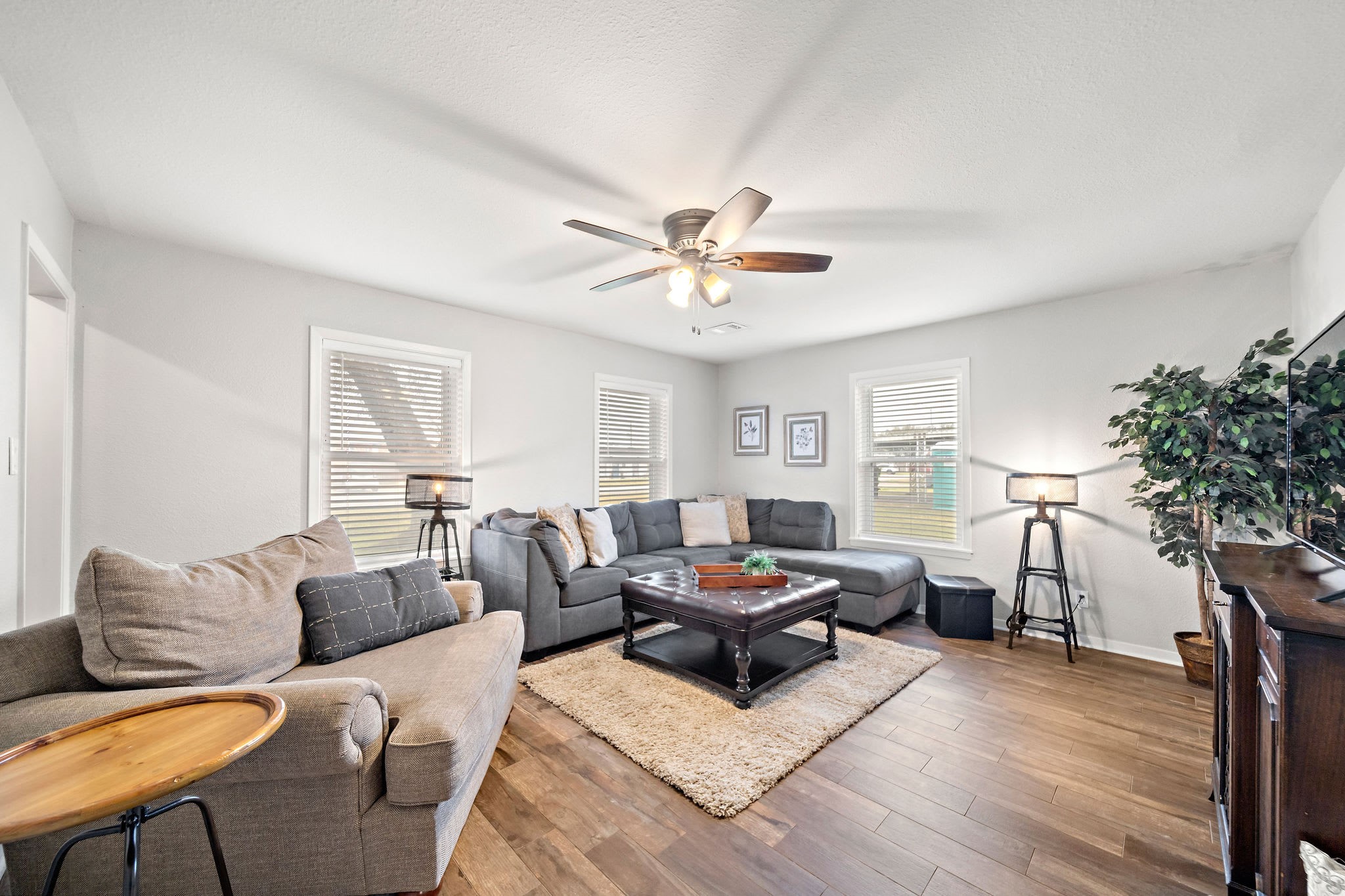 702 S 2nd Street, La Porte, TX 77571