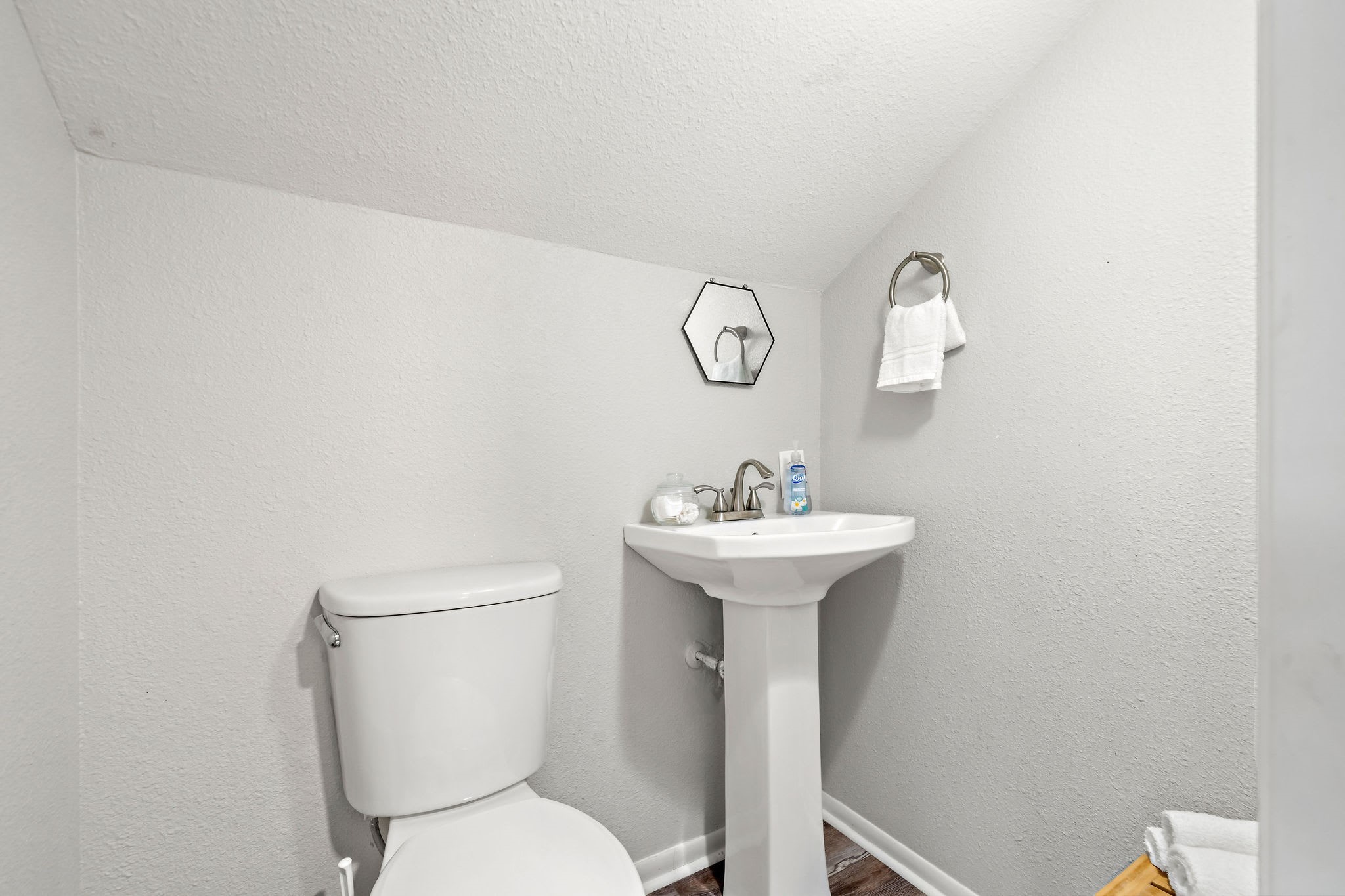 702 S 2nd Street, La Porte, TX 77571
