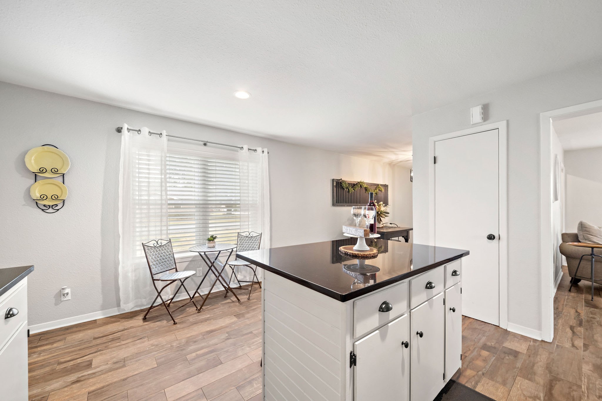 702 S 2nd Street, La Porte, TX 77571