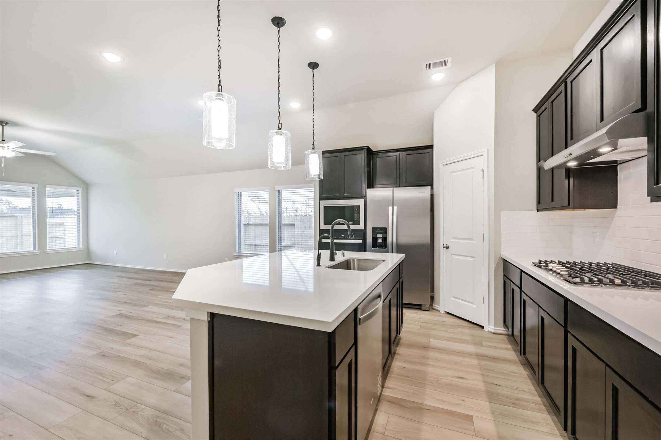 455 Mathis Lake, Conroe, TX 77304