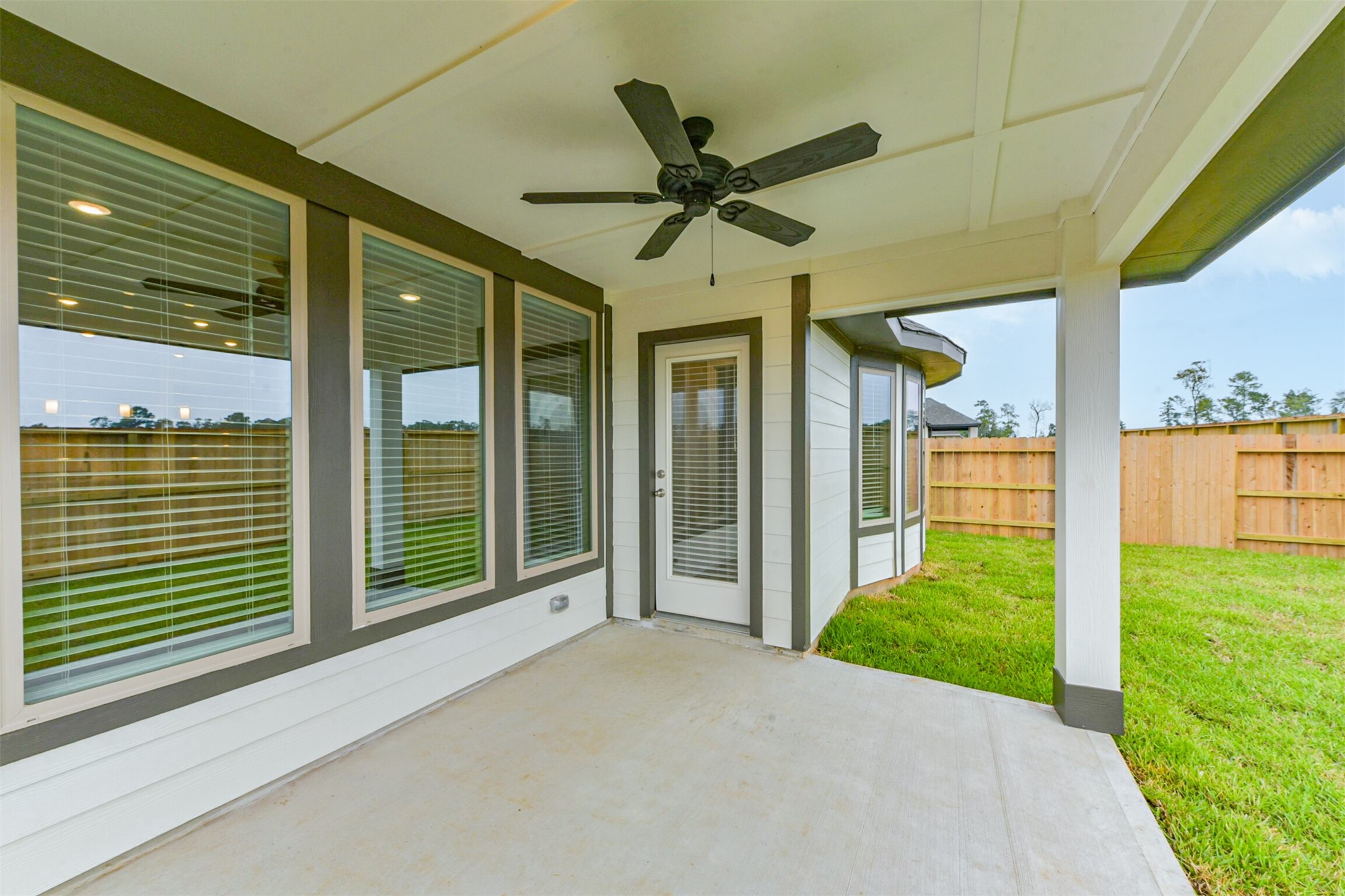 455 Mathis Lake, Conroe, TX 77304