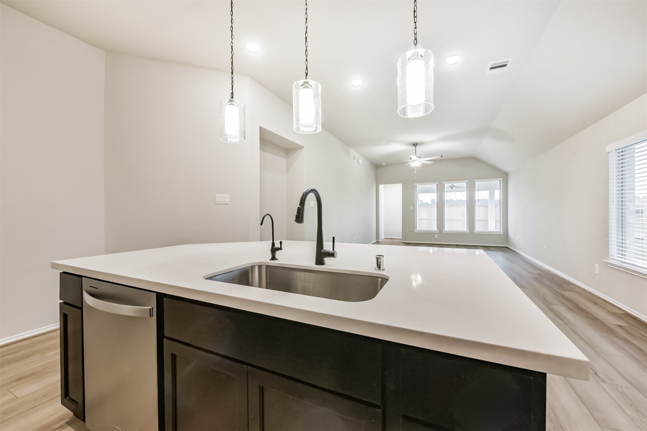 455 Mathis Lake, Conroe, TX 77304