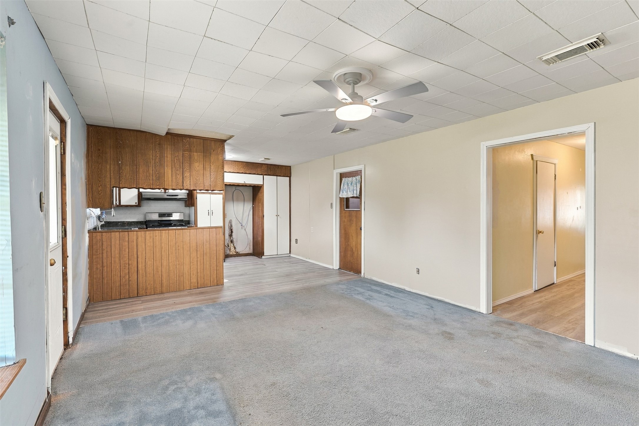 1906 Kings Lane, Alvin, TX 77511