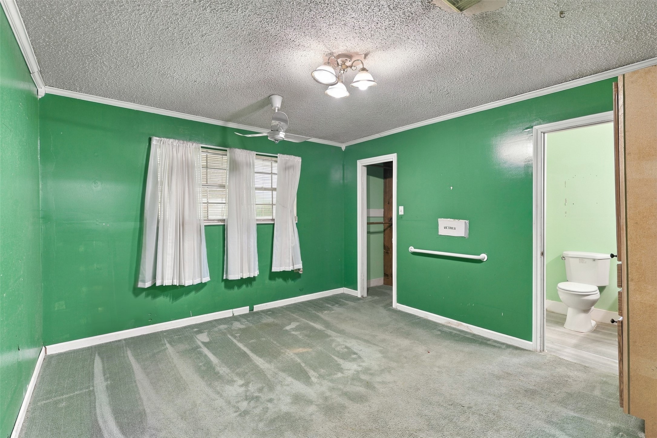 1906 Kings Lane, Alvin, TX 77511
