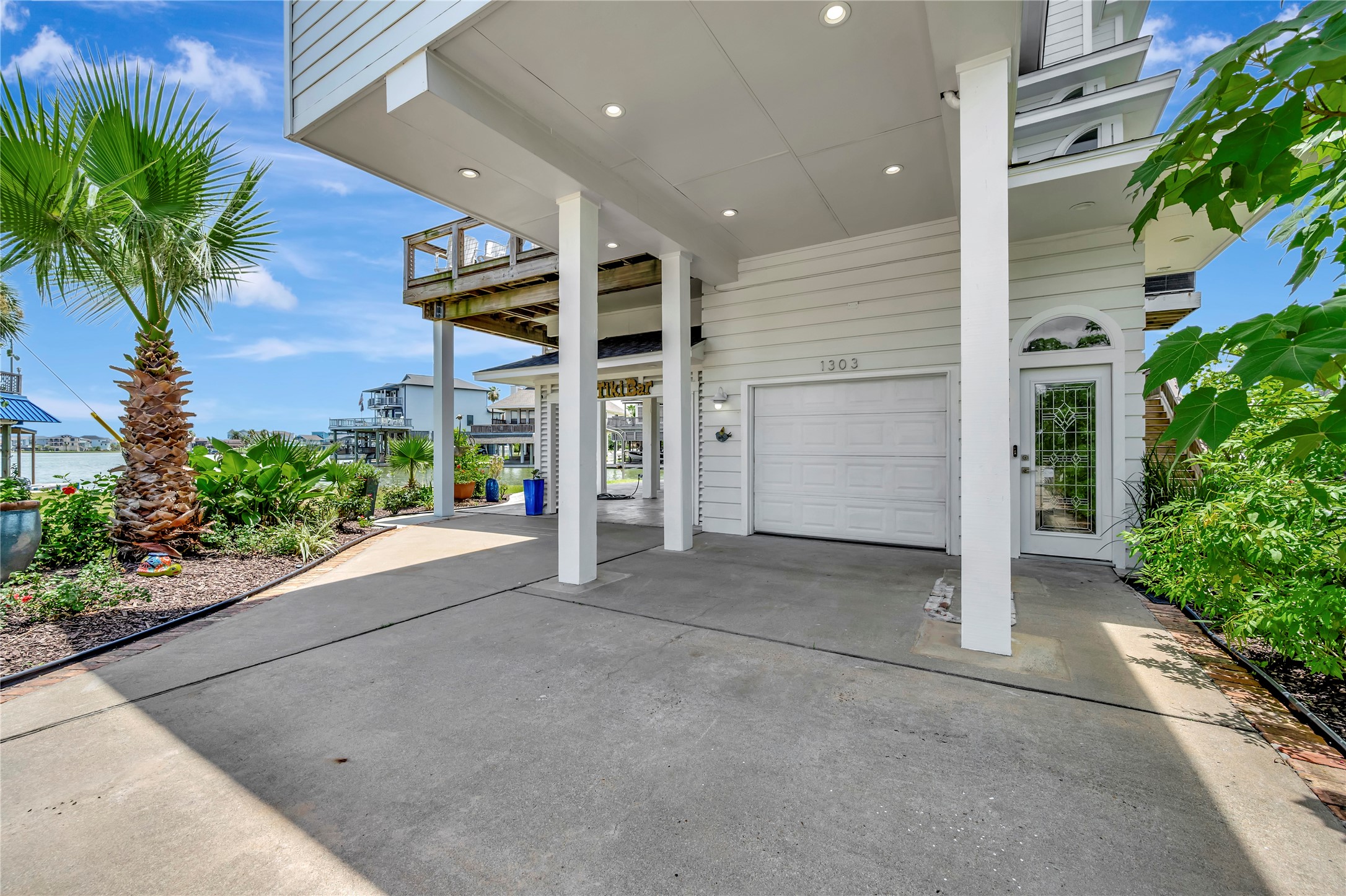 1303 Outrigger, Tiki Island, TX 77554