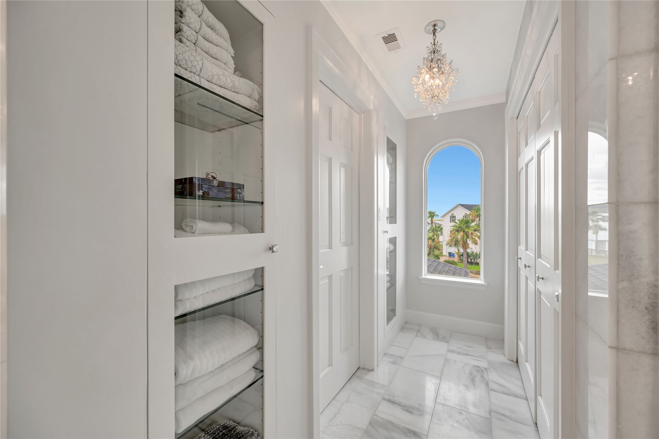 1303 Outrigger, Tiki Island, TX 77554