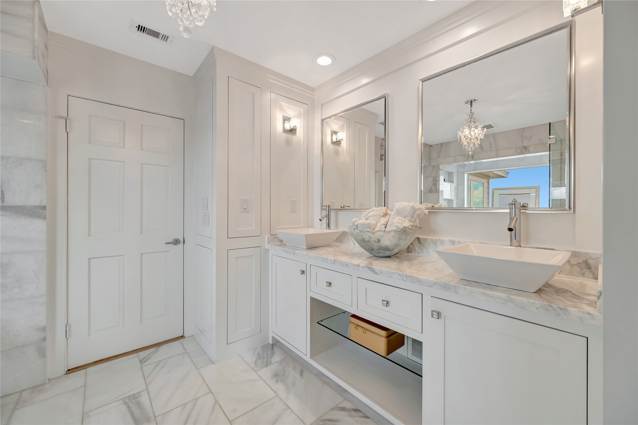 1303 Outrigger, Tiki Island, TX 77554