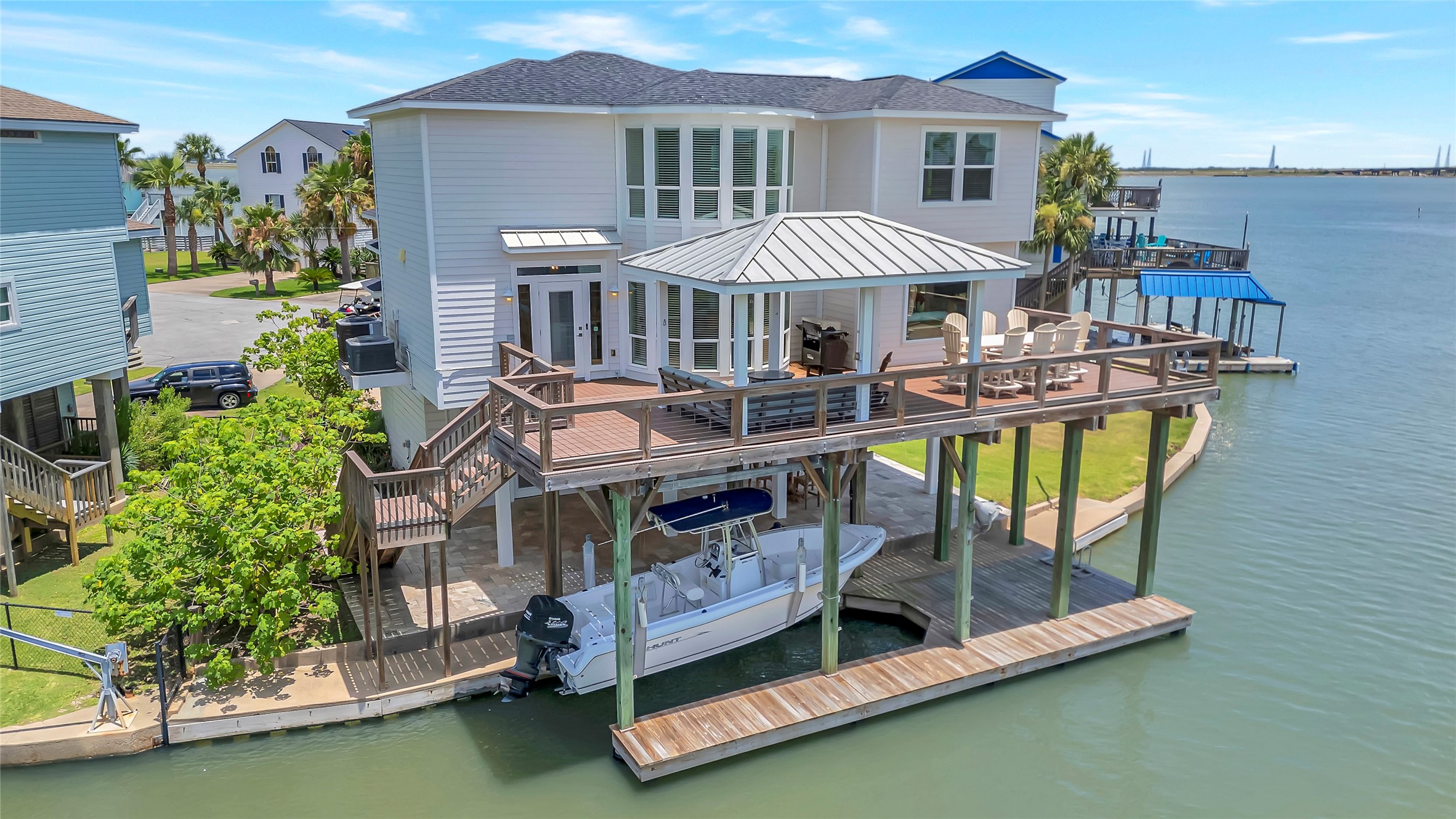 1303 Outrigger, Tiki Island, TX 77554