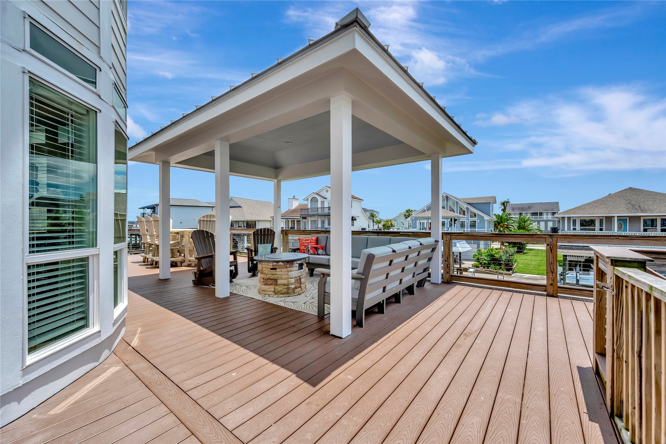 1303 Outrigger, Tiki Island, TX 77554