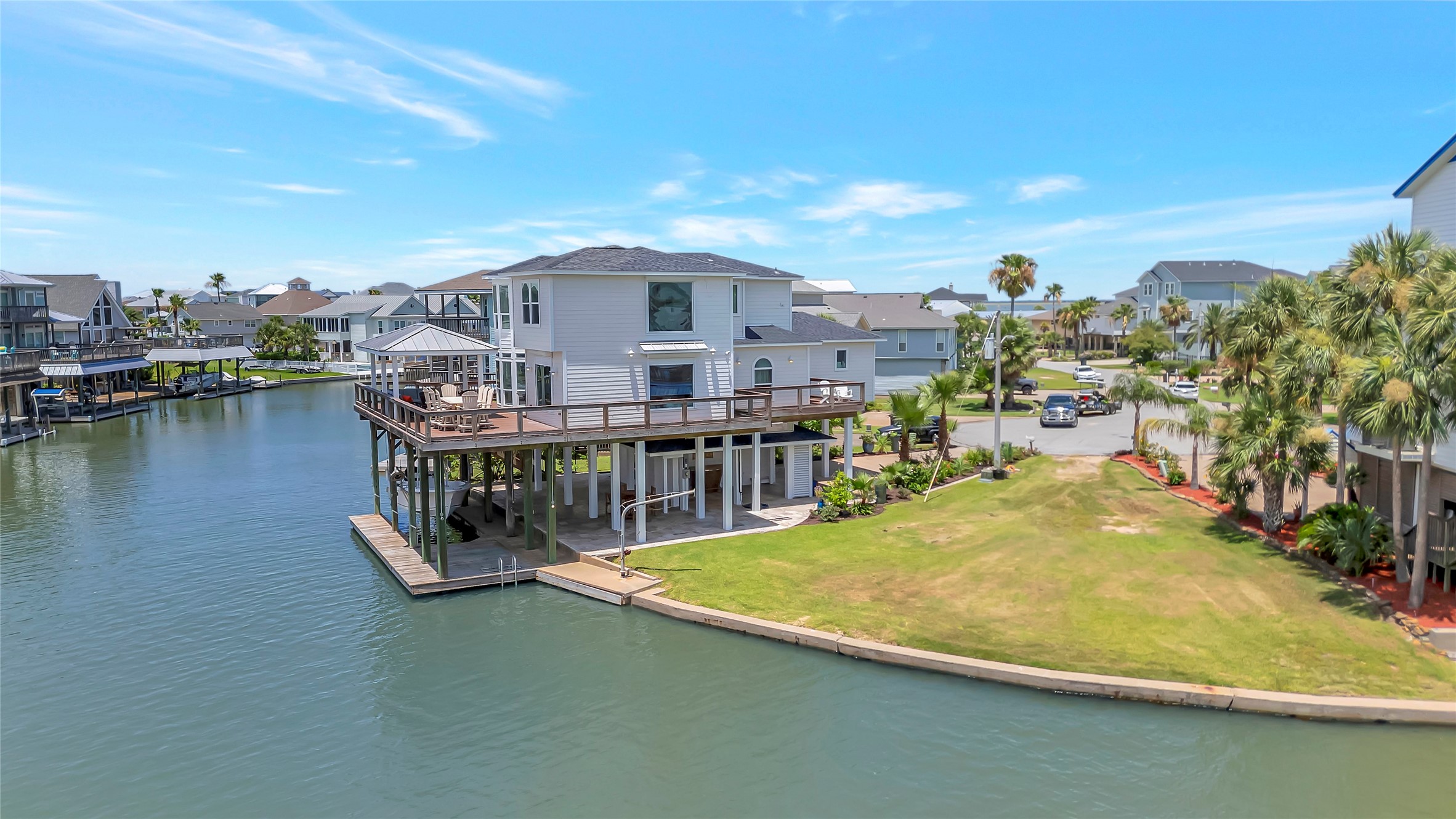 1303 Outrigger, Tiki Island, TX 77554
