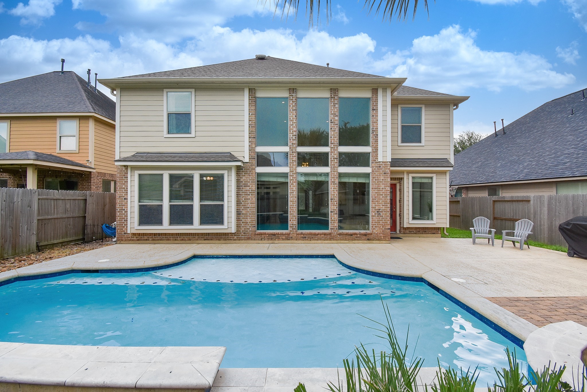 This amazing home is a must-have in the desirable master planned community, Spring Trails. Easy access the the Grand parkway, the Hardy Toll and I-45! Zoned to desirable schools and surrounded by retail stores, fine dining and so much more!