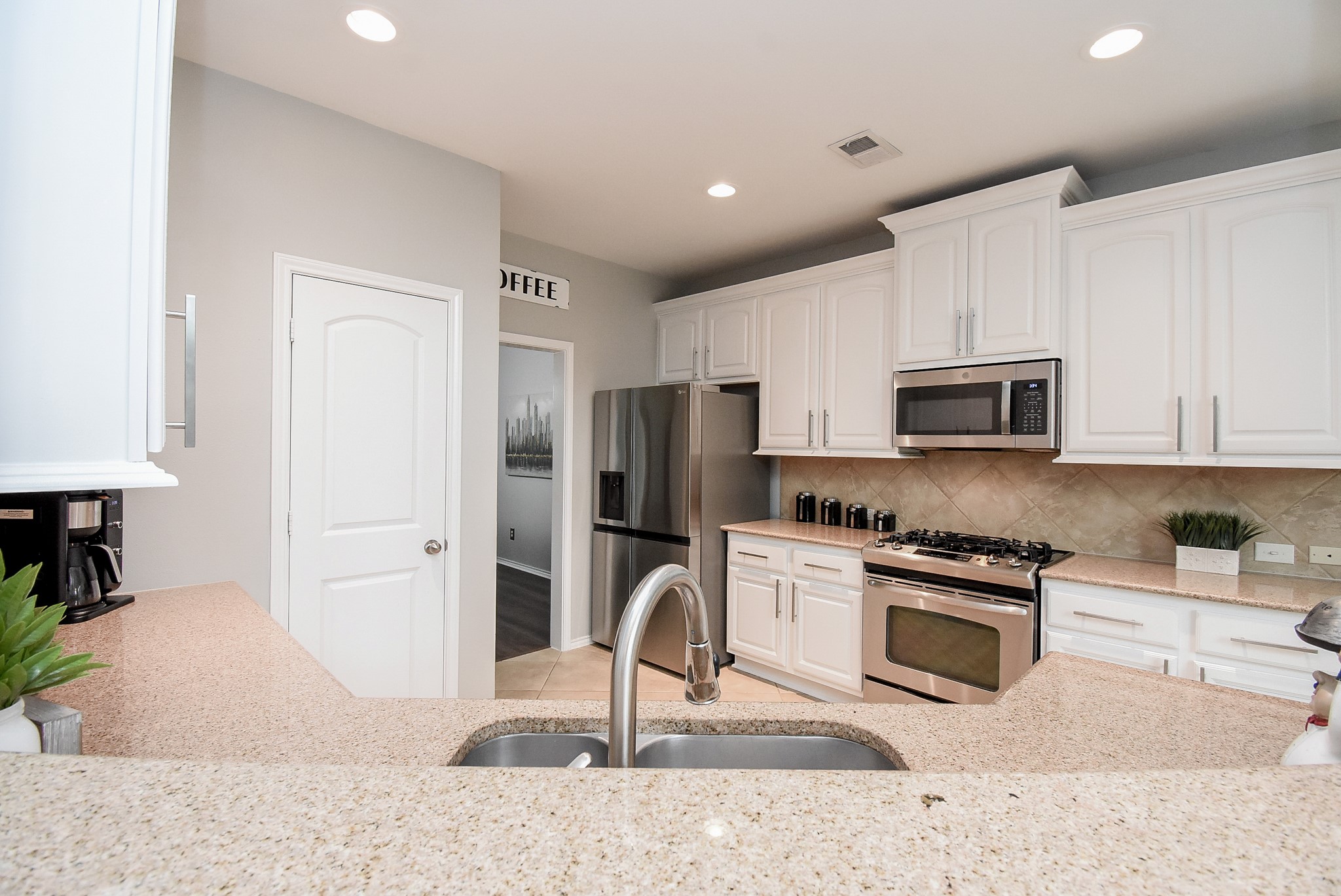 Granite counters, recessed can lights and a walk-in pantry!