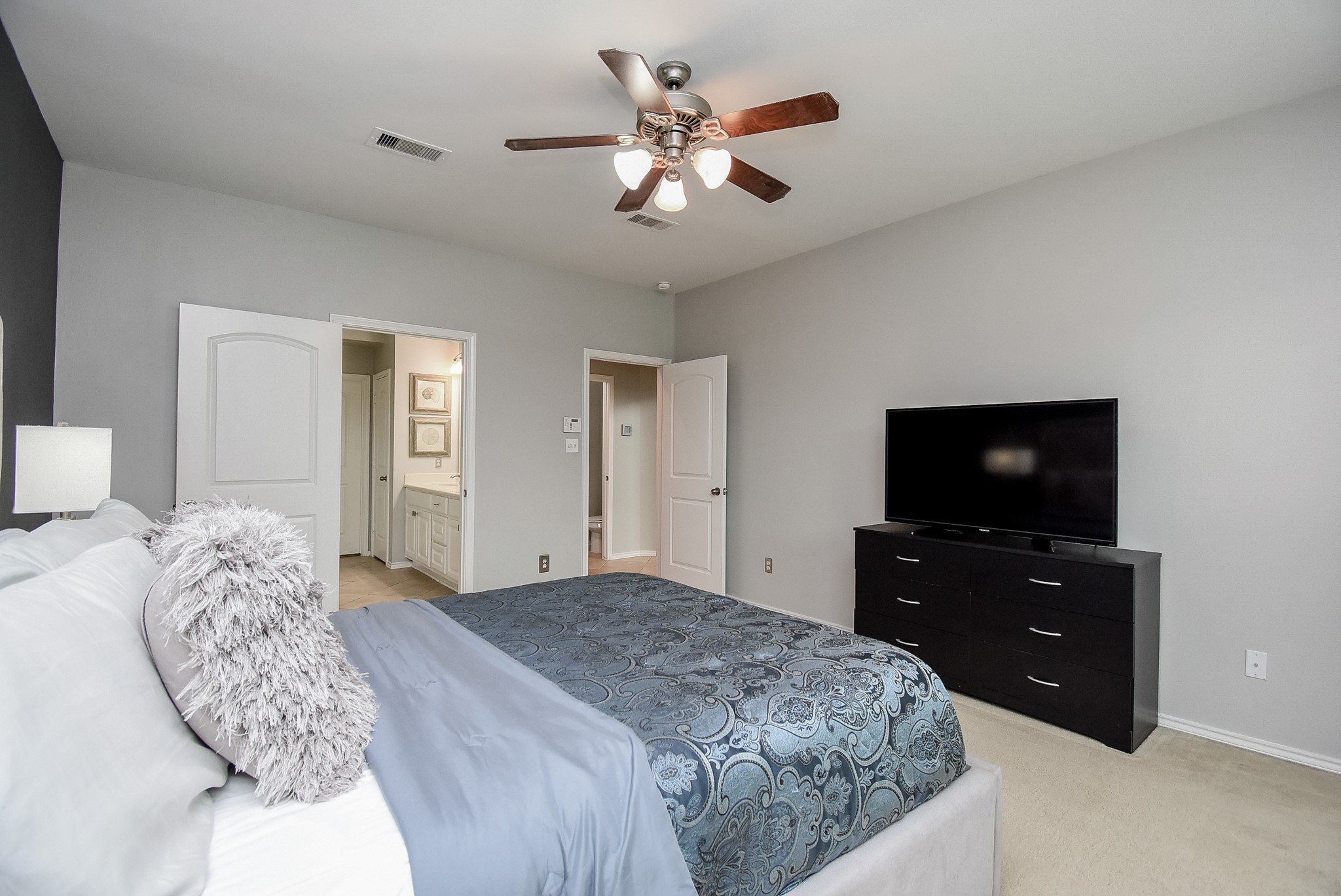 This retreat has a ceiling fan!