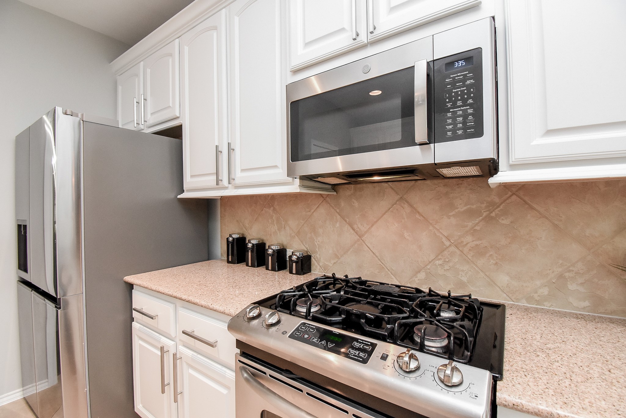 New microwave, GAS range, tile backsplash!