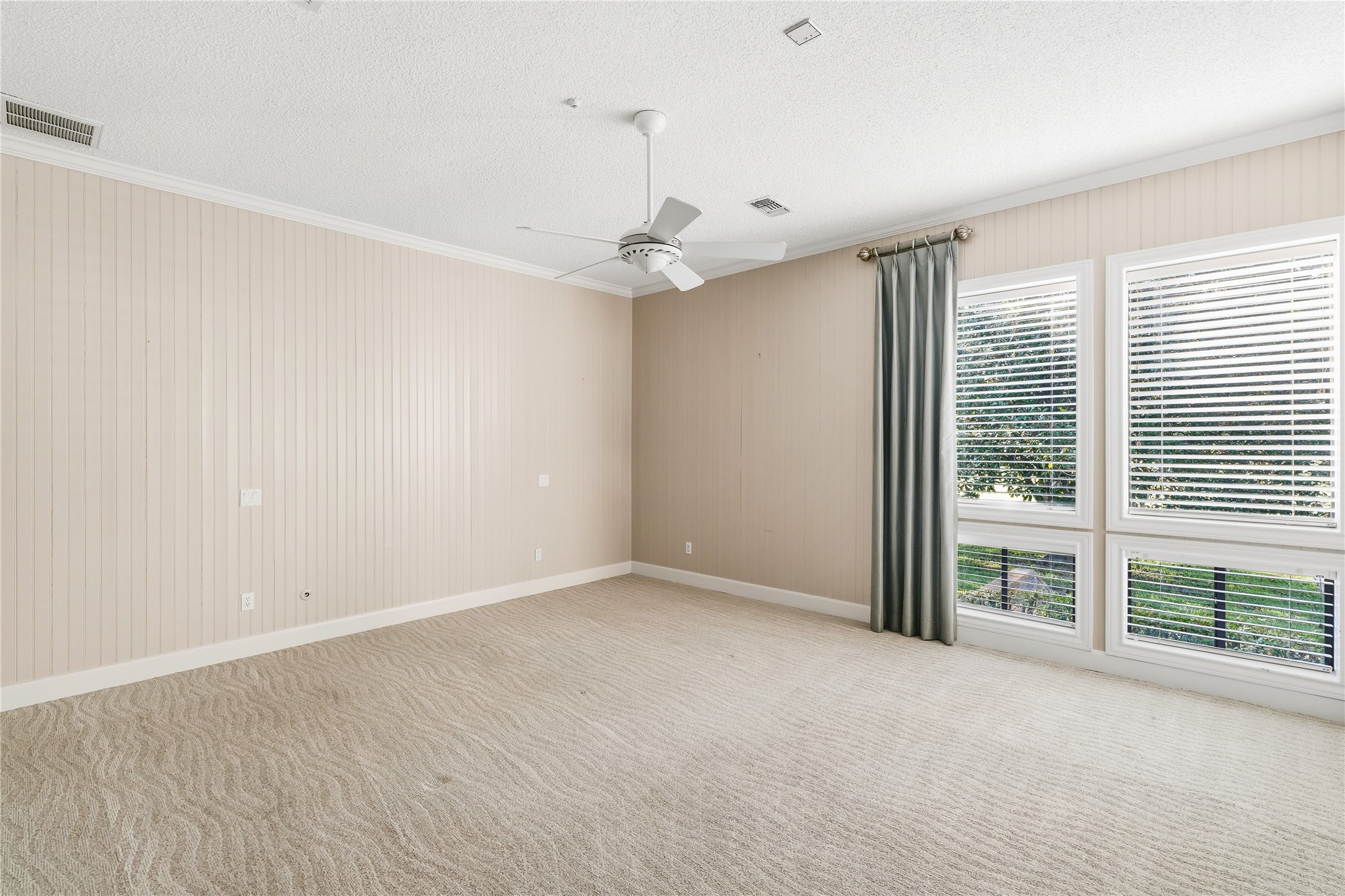 Primary bedroom overlooking the pool