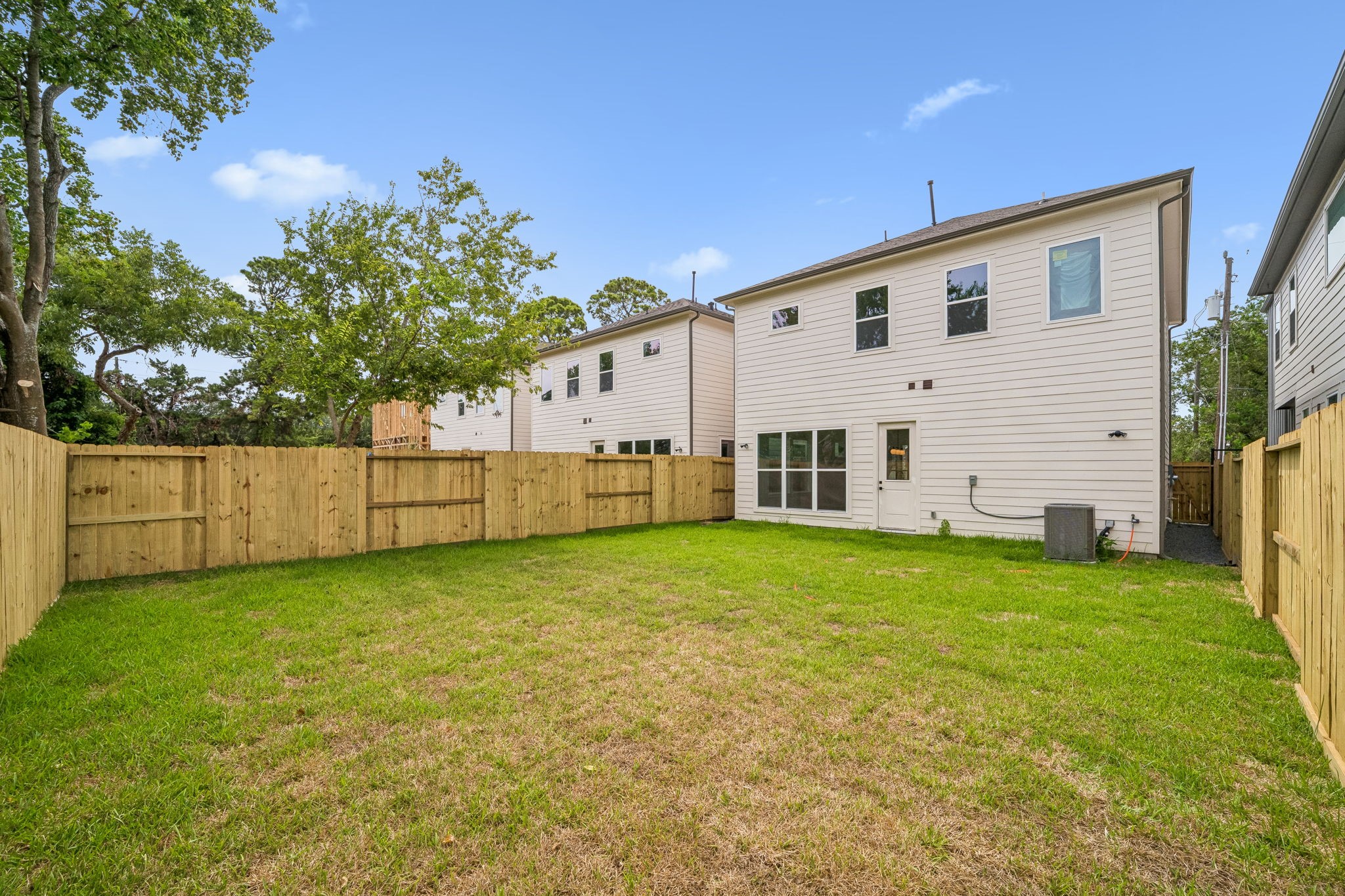 Huge back yard. Space to build extended patio for outdoor living. Huge back yard. Space to build extended patio for outdoor living.