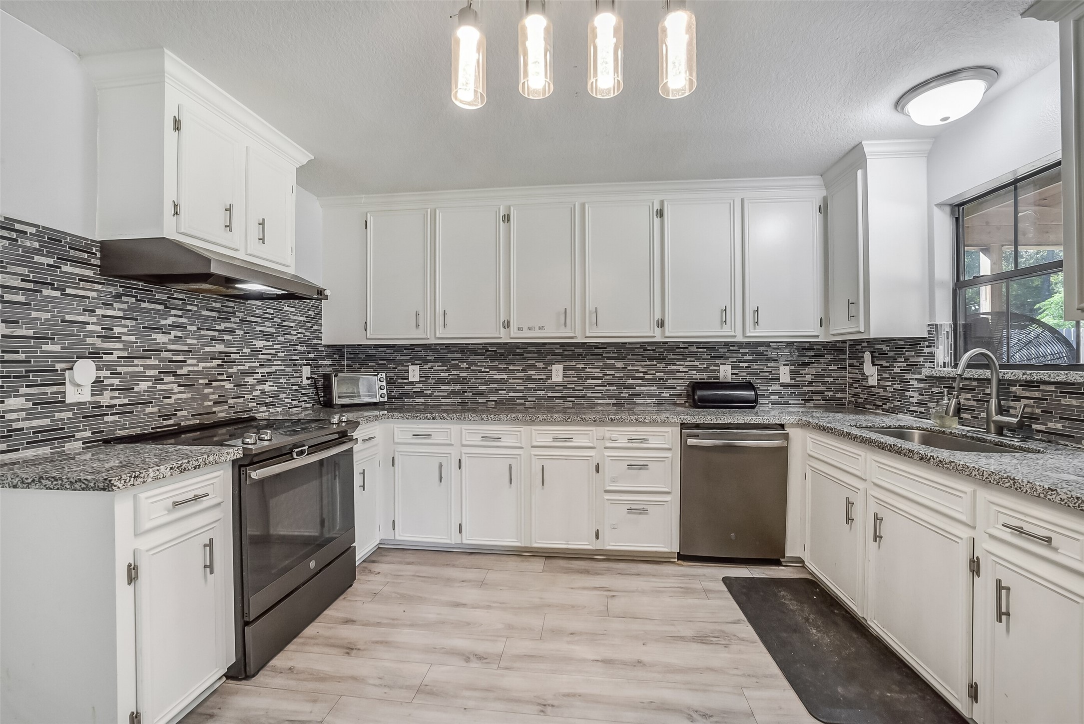 You will love cooking in this kitchen!