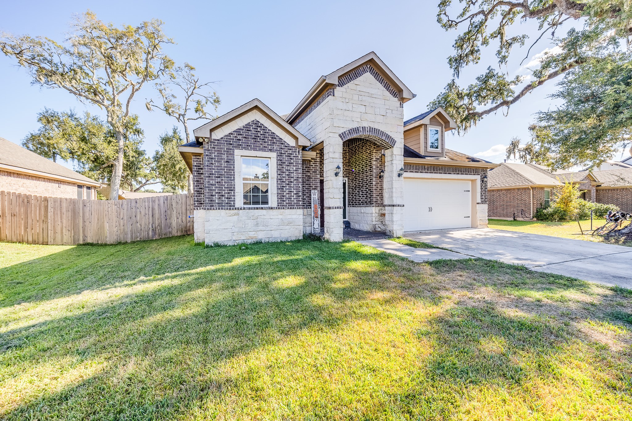 Your next chapter starts here, striking curb appeal, room to spread out, and the Columbia Lakes lifestyle!