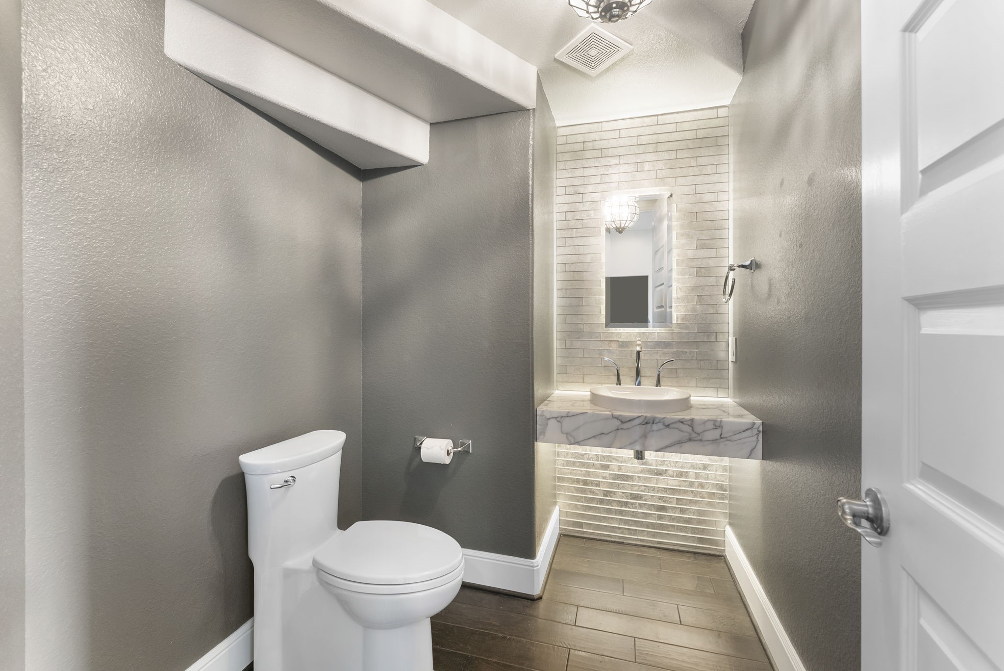Powder room.