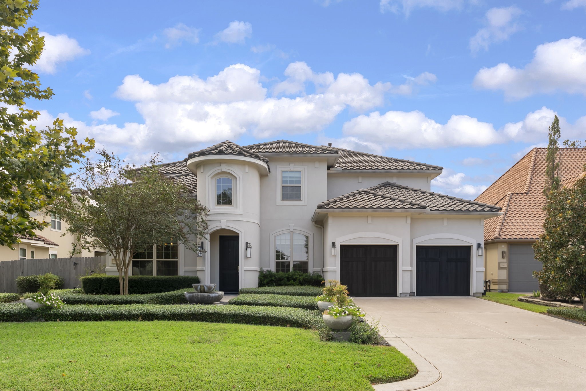 Beautiful Mediterranean-style home in the gated community of Vinatage Lakes