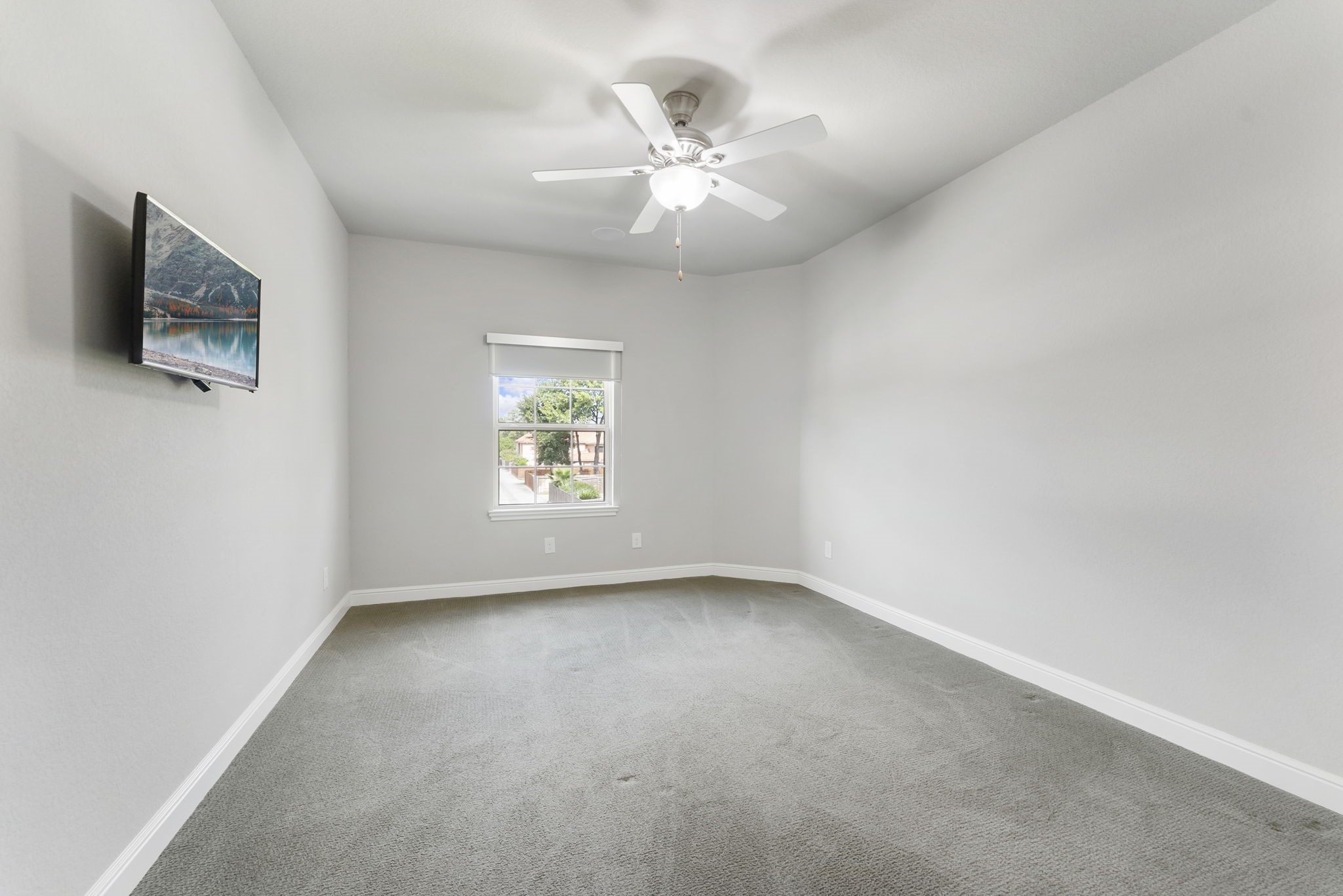 Secondary bedroom