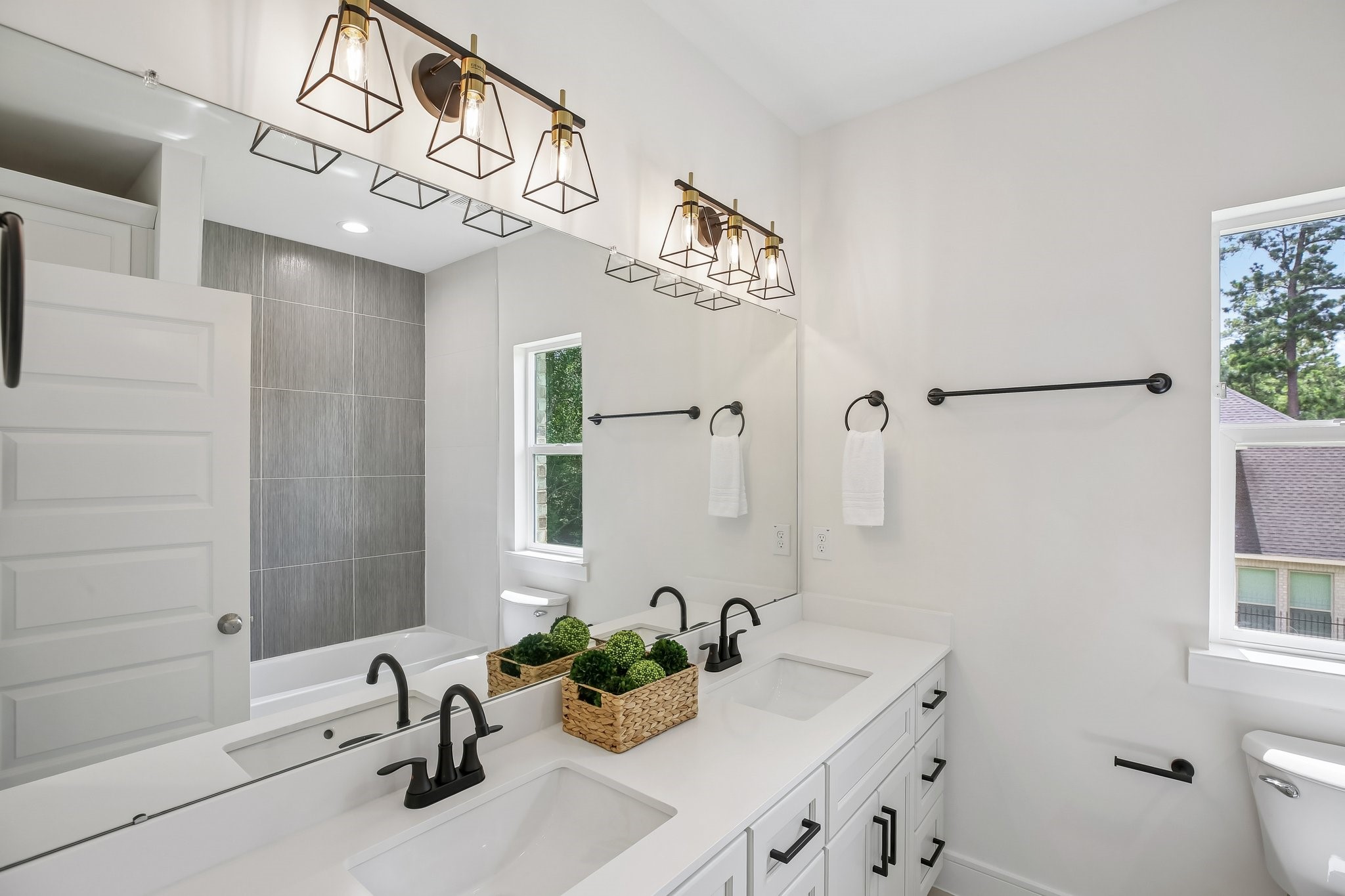 Beautifully finished secondary upstairs bathroom