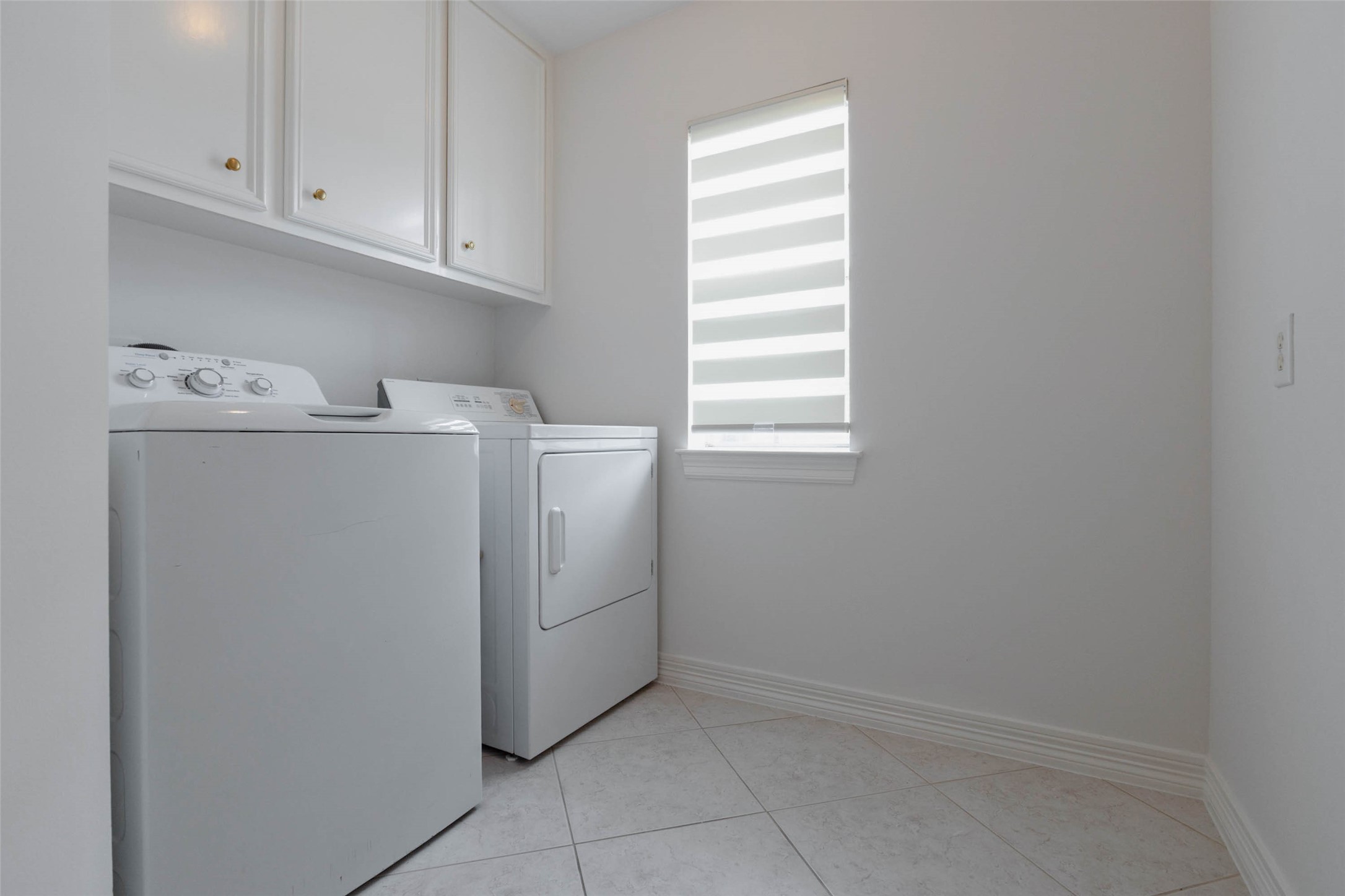 4911 Avondale Drive, Sugar Land, TX 77479