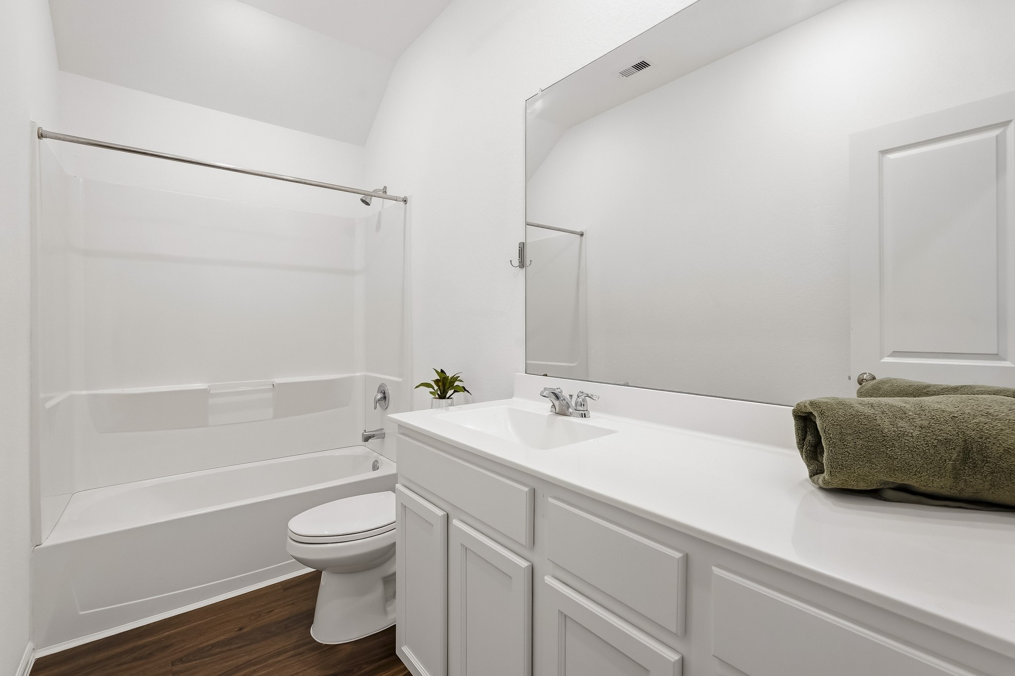 Secondary full bath for the bedrooms and guest use.