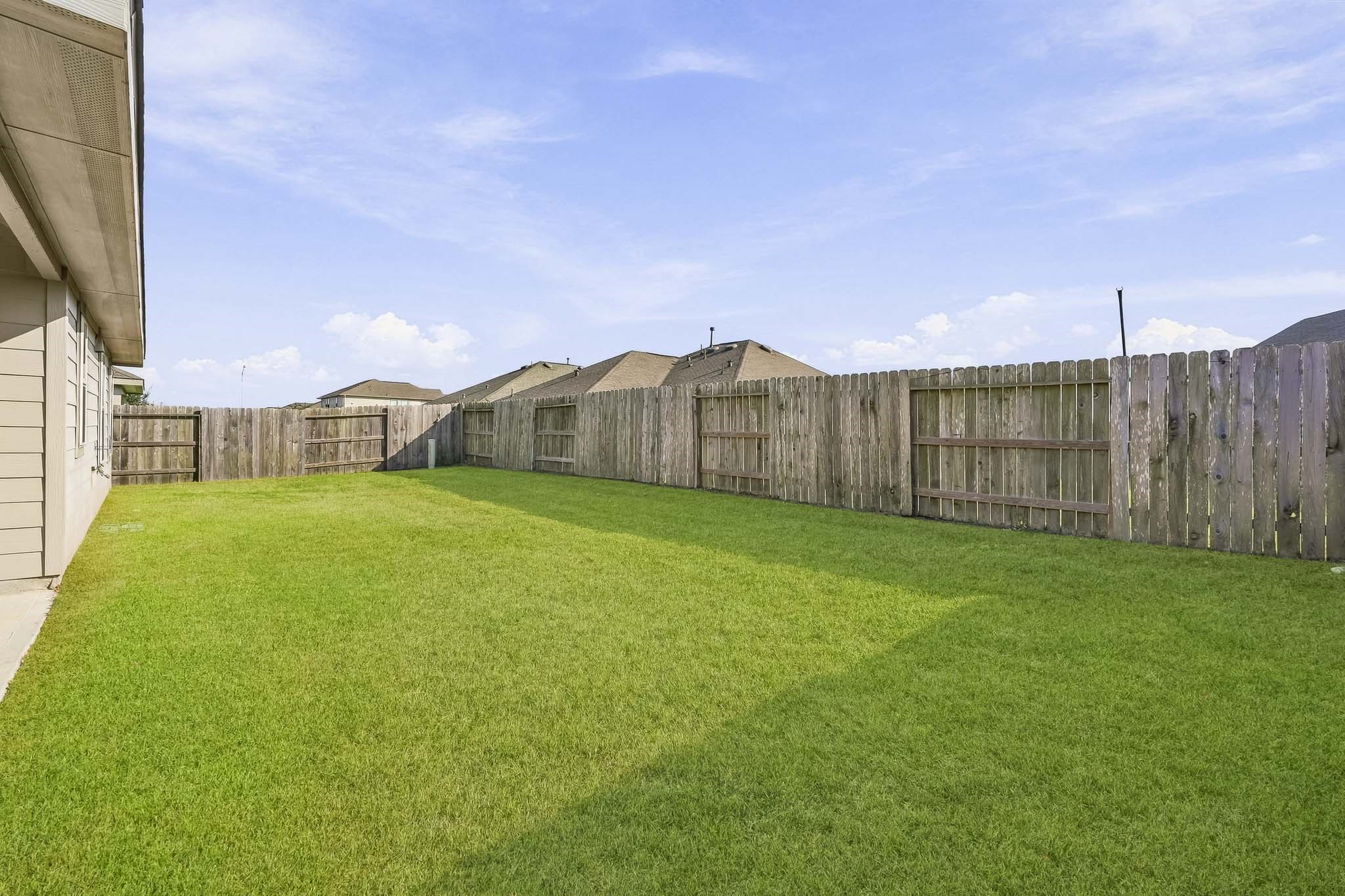 Look at the size of this yard!