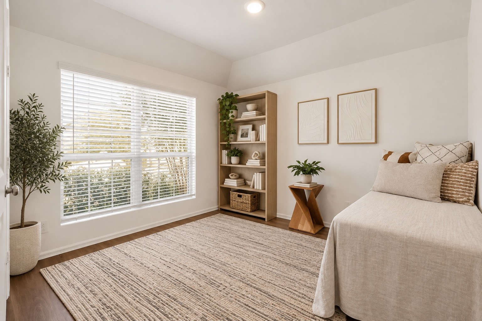 Secondary bedroom