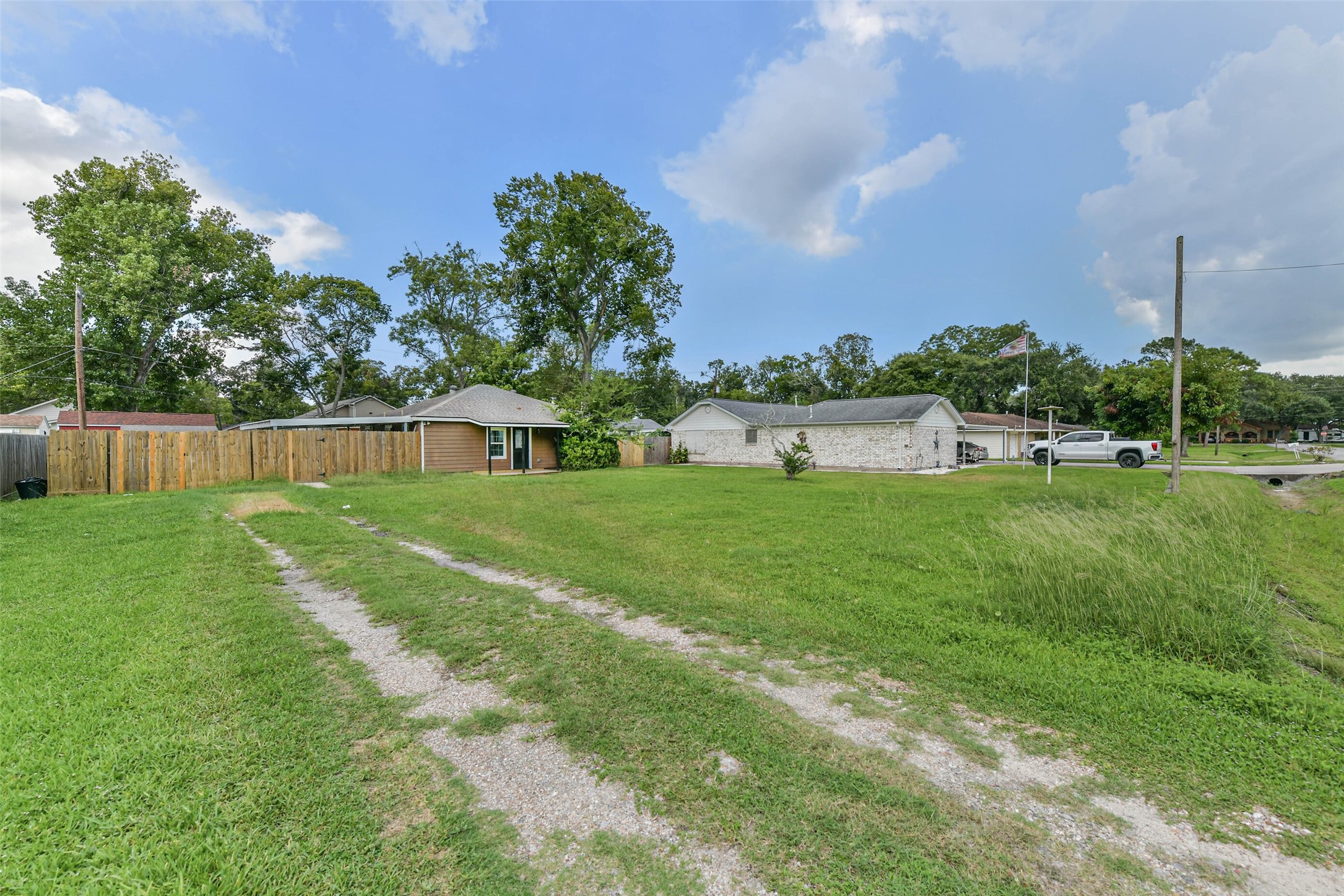 11830 15th Street, Santa Fe, TX 77510