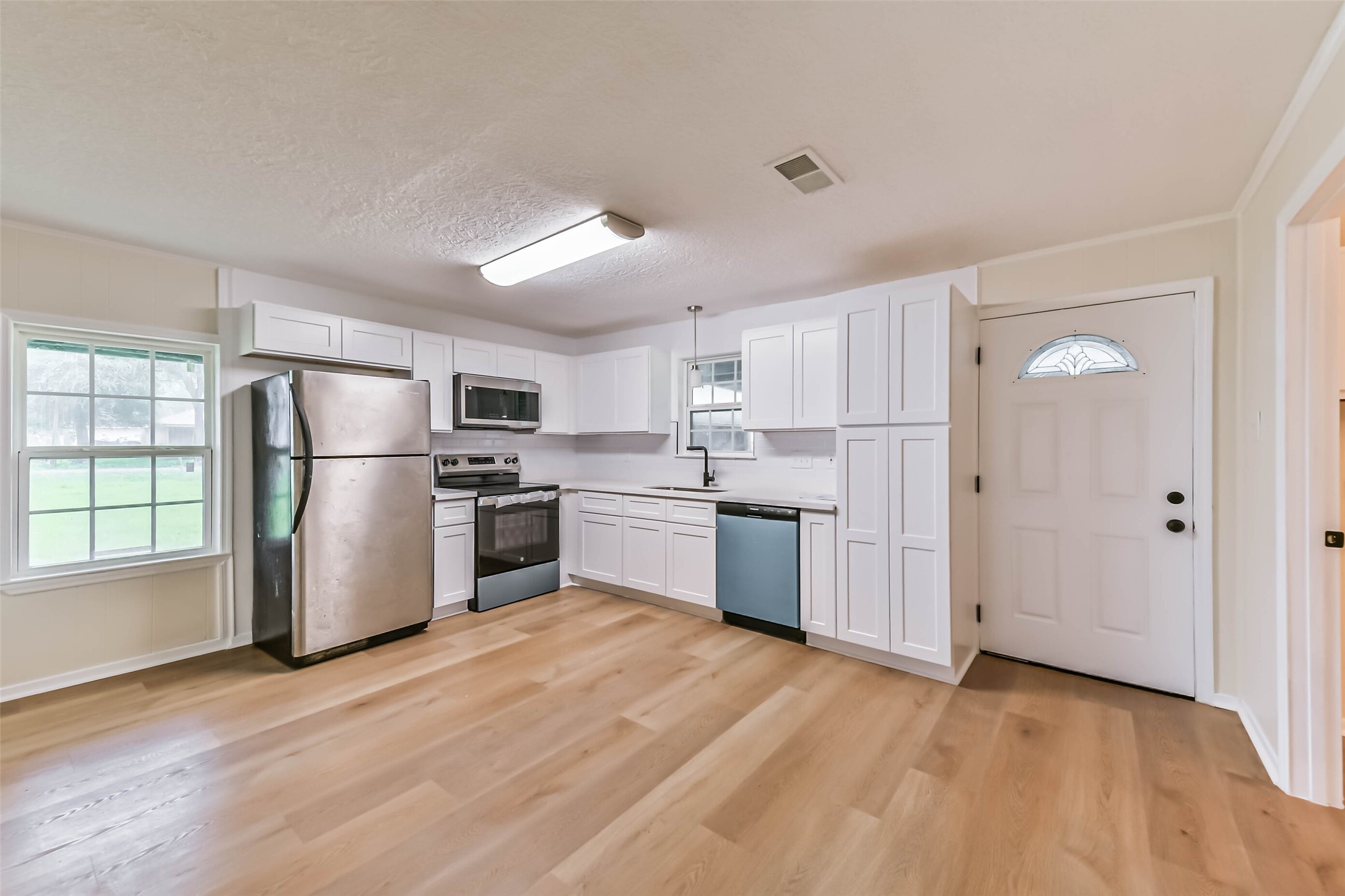 11830 15th Street, Santa Fe, TX 77510