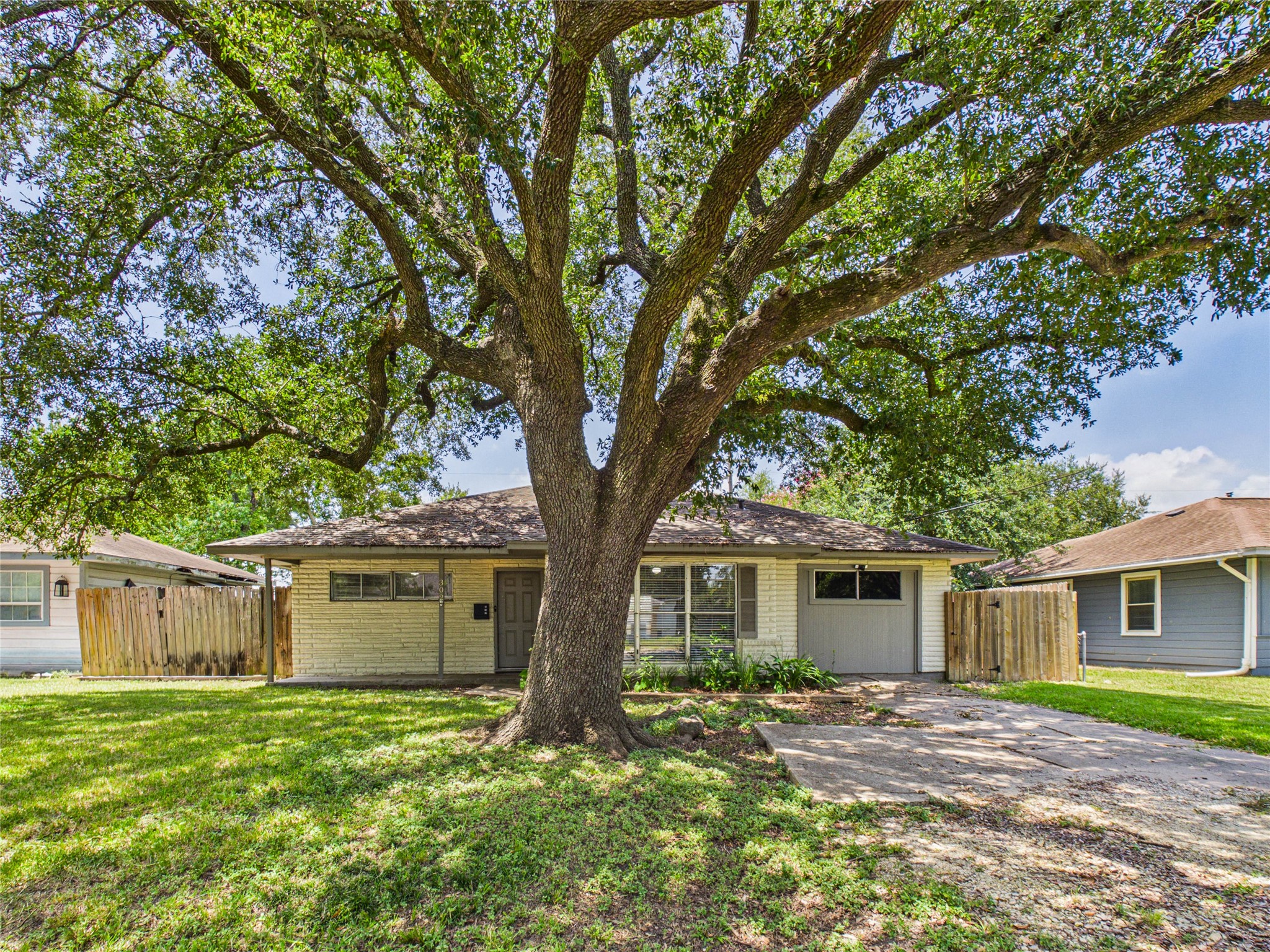 Welcome to 302 Sycamore Drive!
