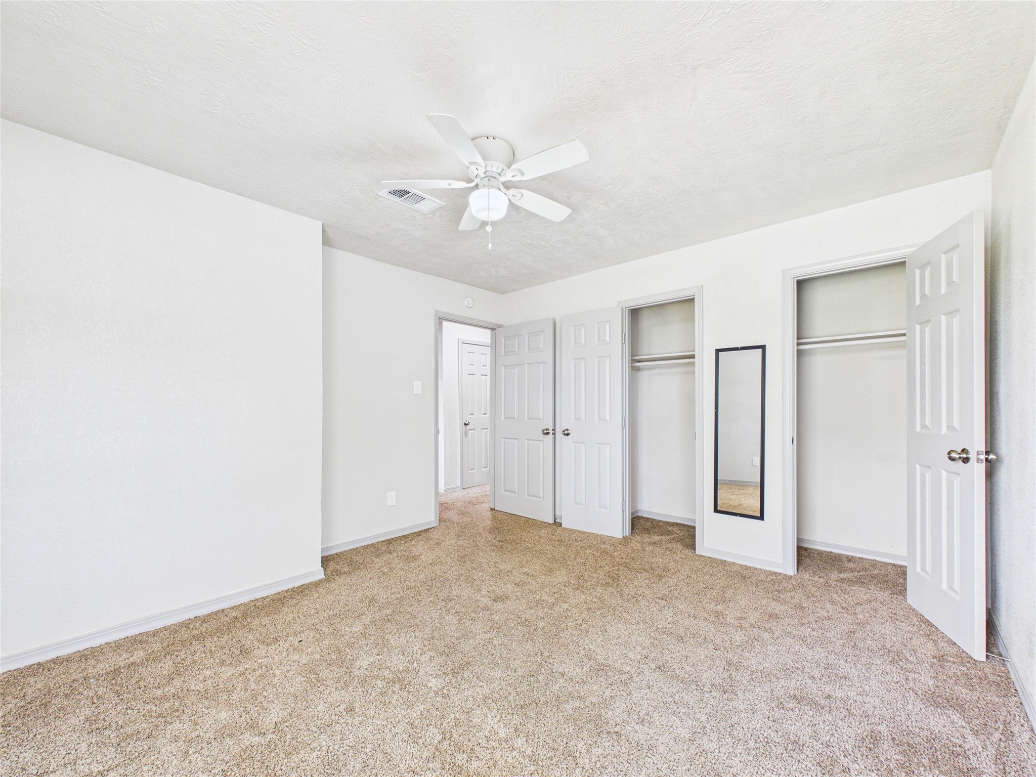 302 Sycamore Drive, Hitchcock, TX 77563