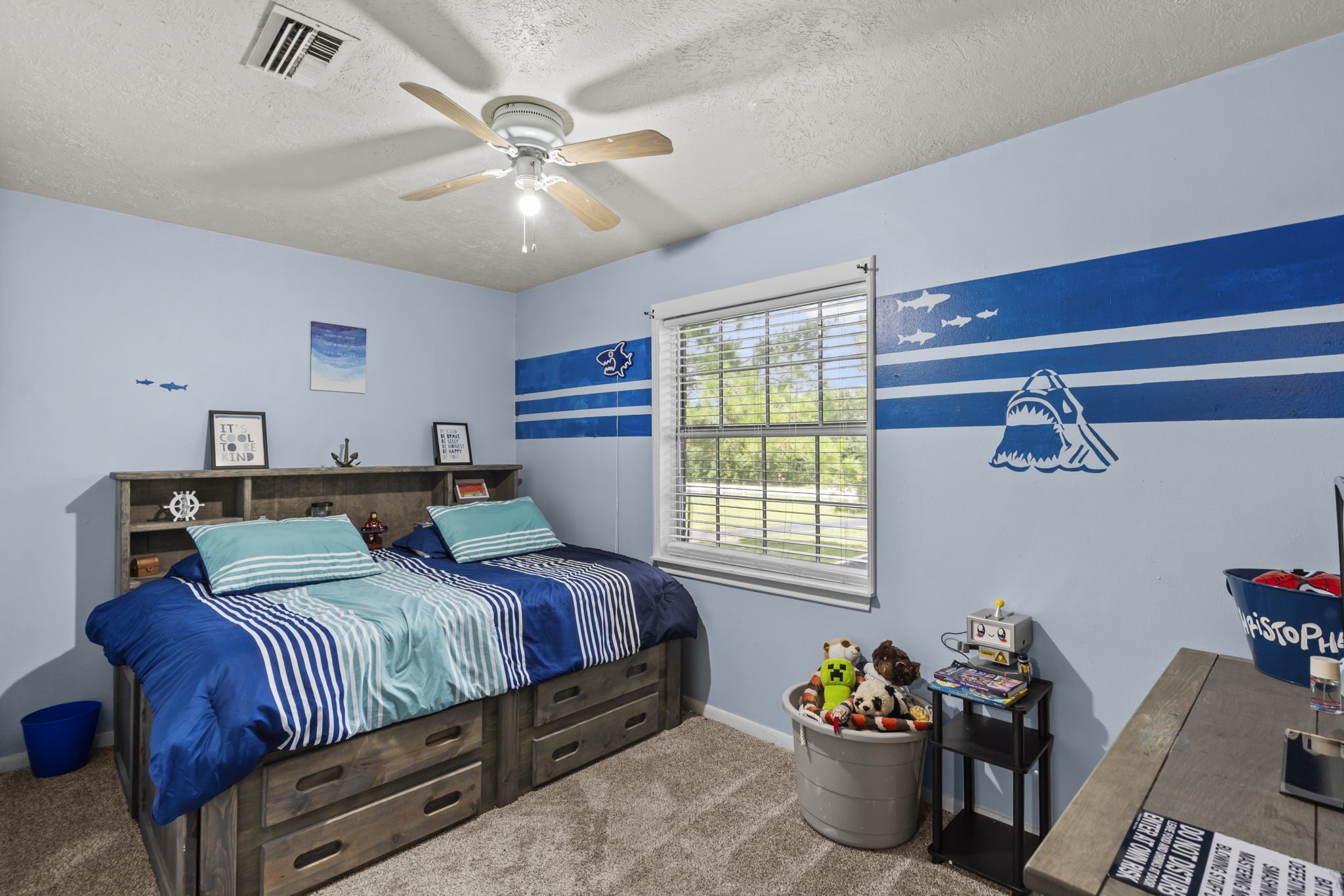 And another secondary bedroom!