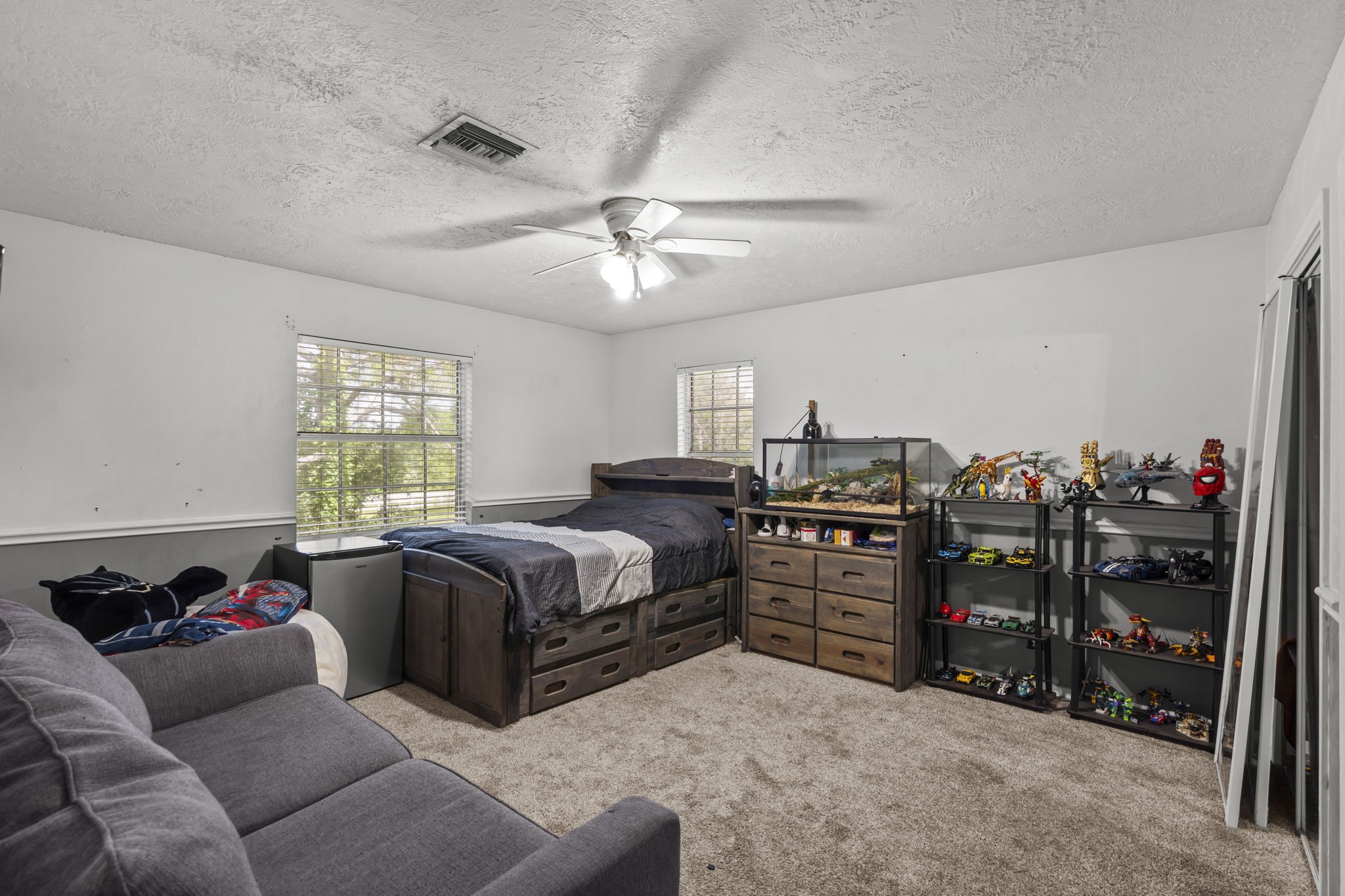 Another secondary bedroom.